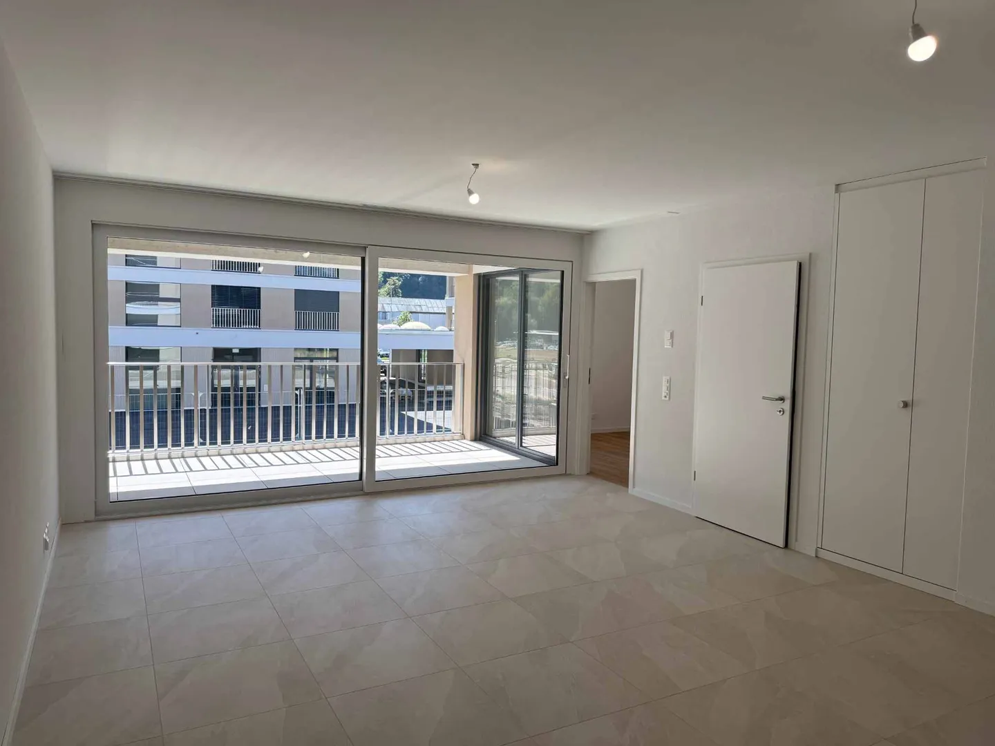 Appartement moderne avec terrasse - Photo 4 sur 11