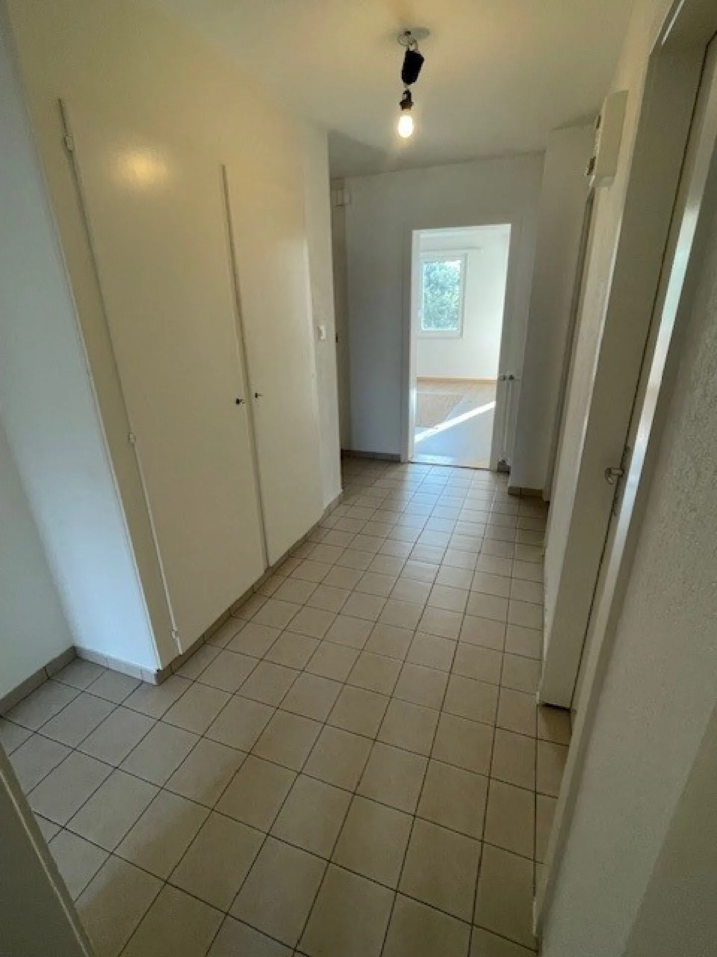 3-Room Apartment - Photo 3 of 8