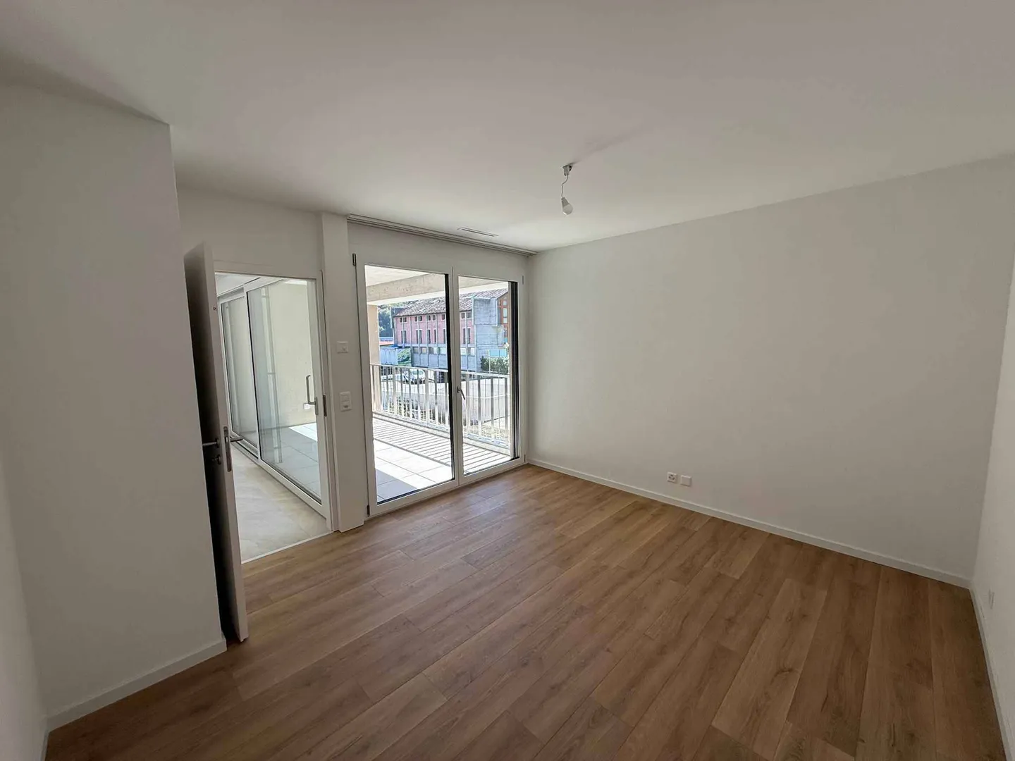 Appartement moderne avec terrasse - Photo 6 sur 11