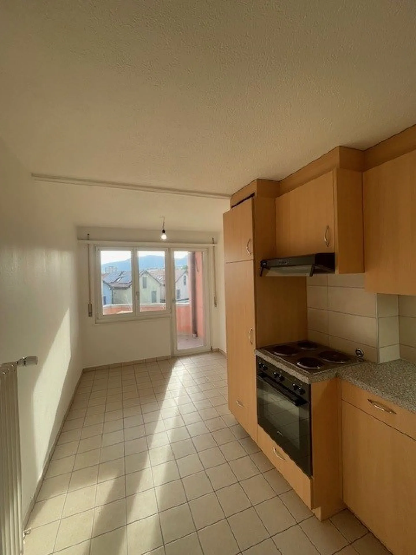 3-Room Apartment - Photo 2 of 8