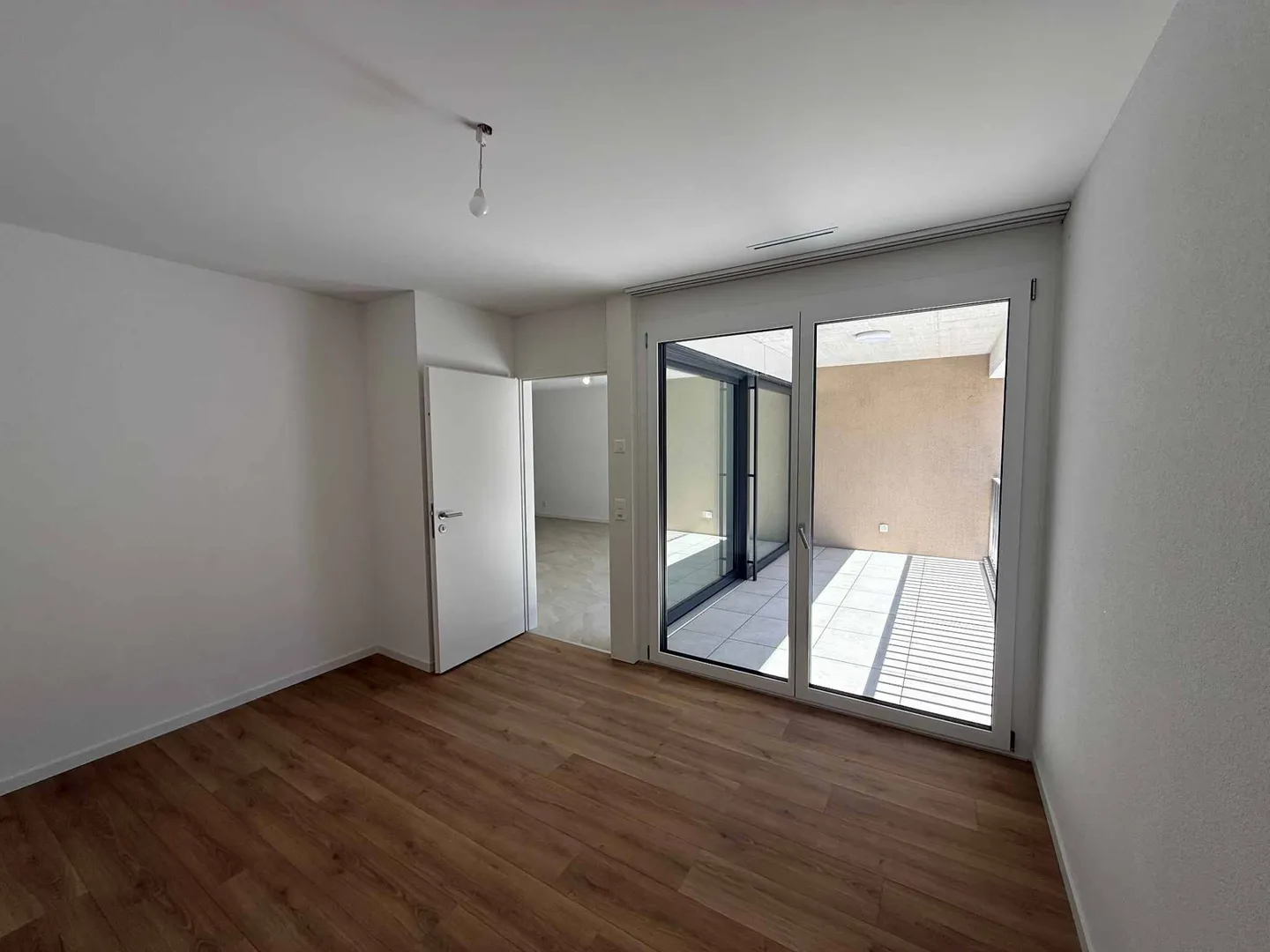 Appartement moderne avec terrasse - Photo 7 sur 11