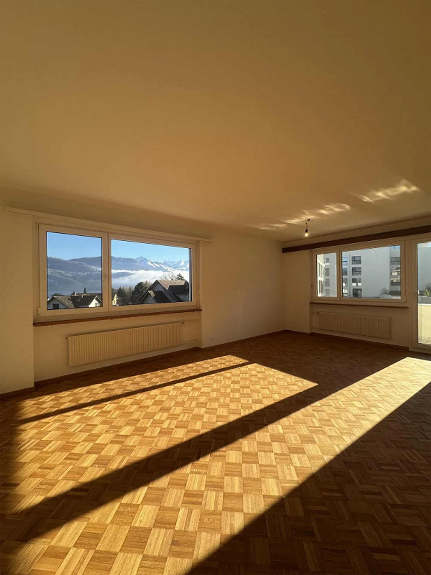 5-room apartment on the top floor with lake and mountain views - Photo 2 of 17