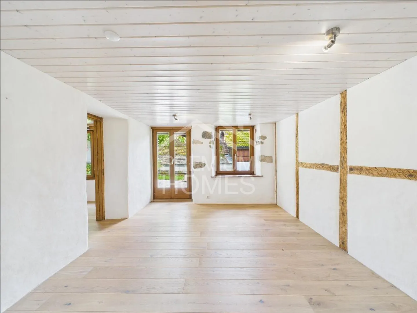 Lumière, Espace et Tranquillité - Maison Bifamiliale avec Potentiel - Photo 6 sur 13