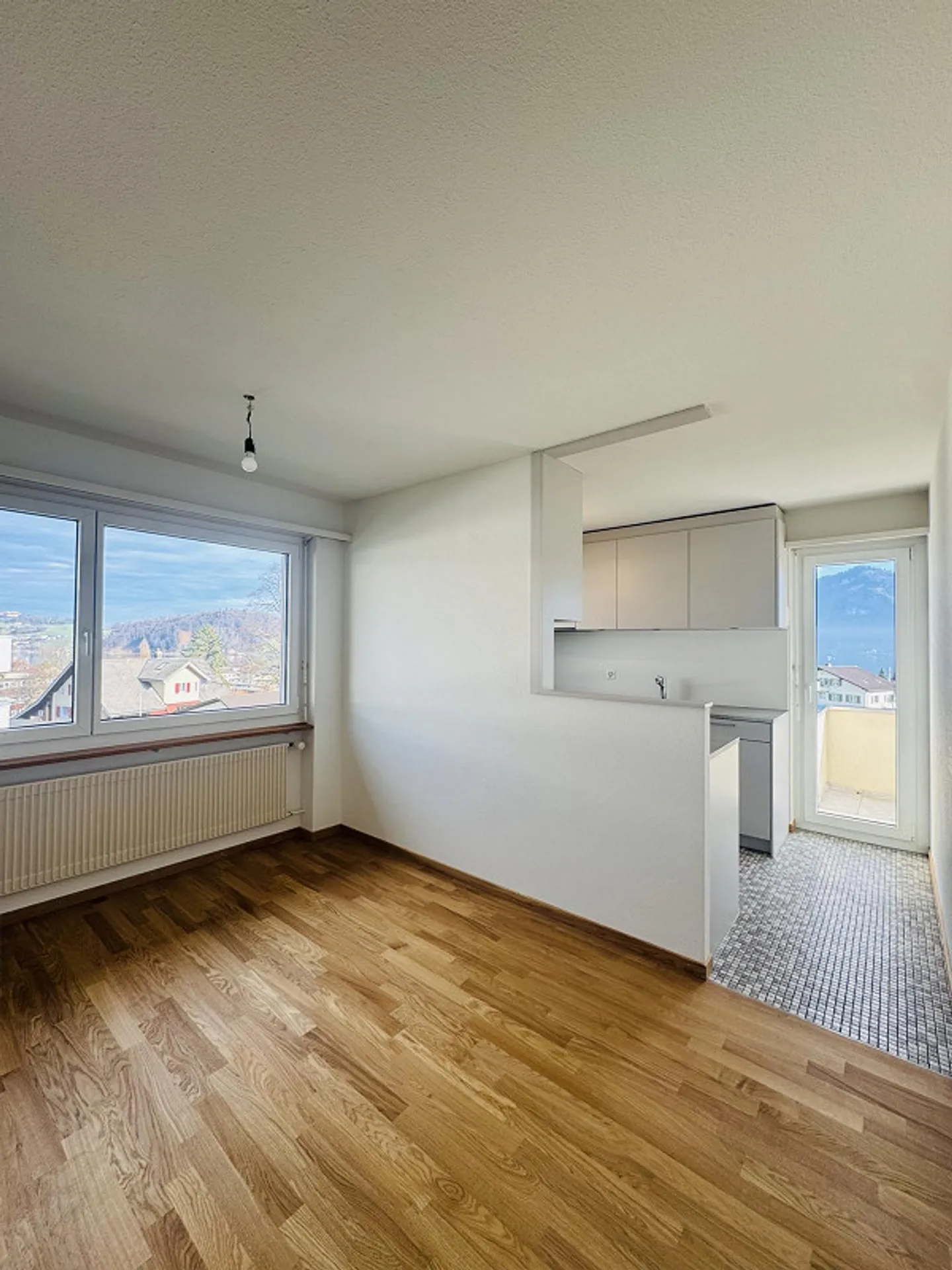 5-room apartment on the top floor with lake and mountain views - Photo 4 of 17