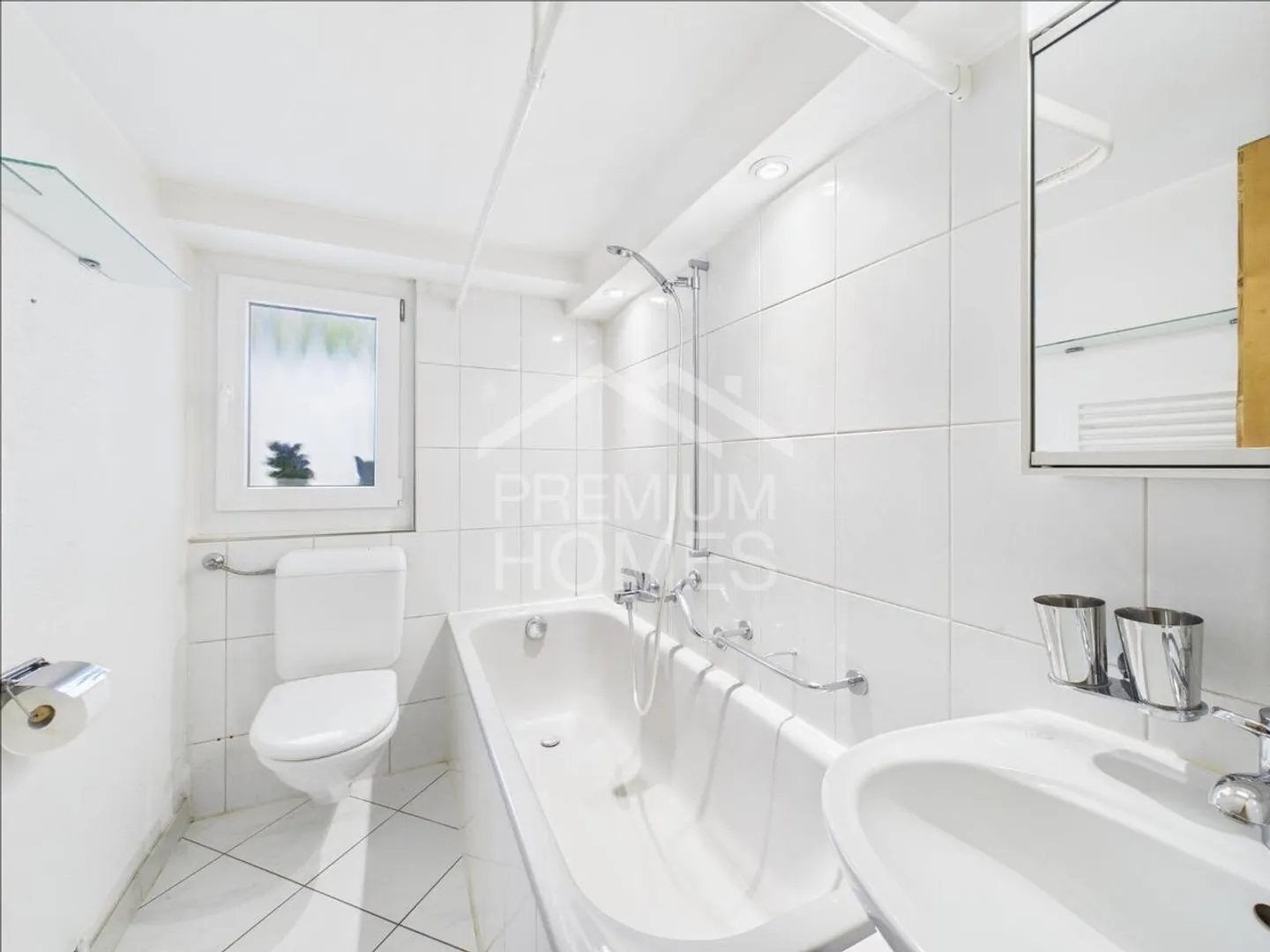 Lumière, Espace et Tranquillité - Maison Bifamiliale avec Potentiel - Photo 10 sur 13