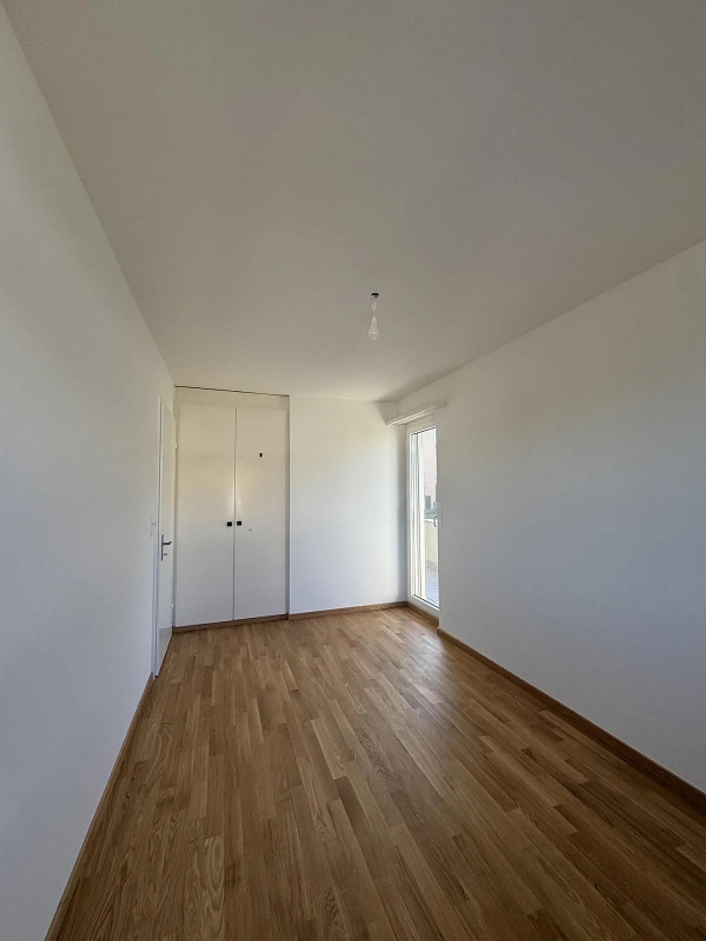 5-room apartment on the top floor with lake and mountain views - Photo 8 of 17