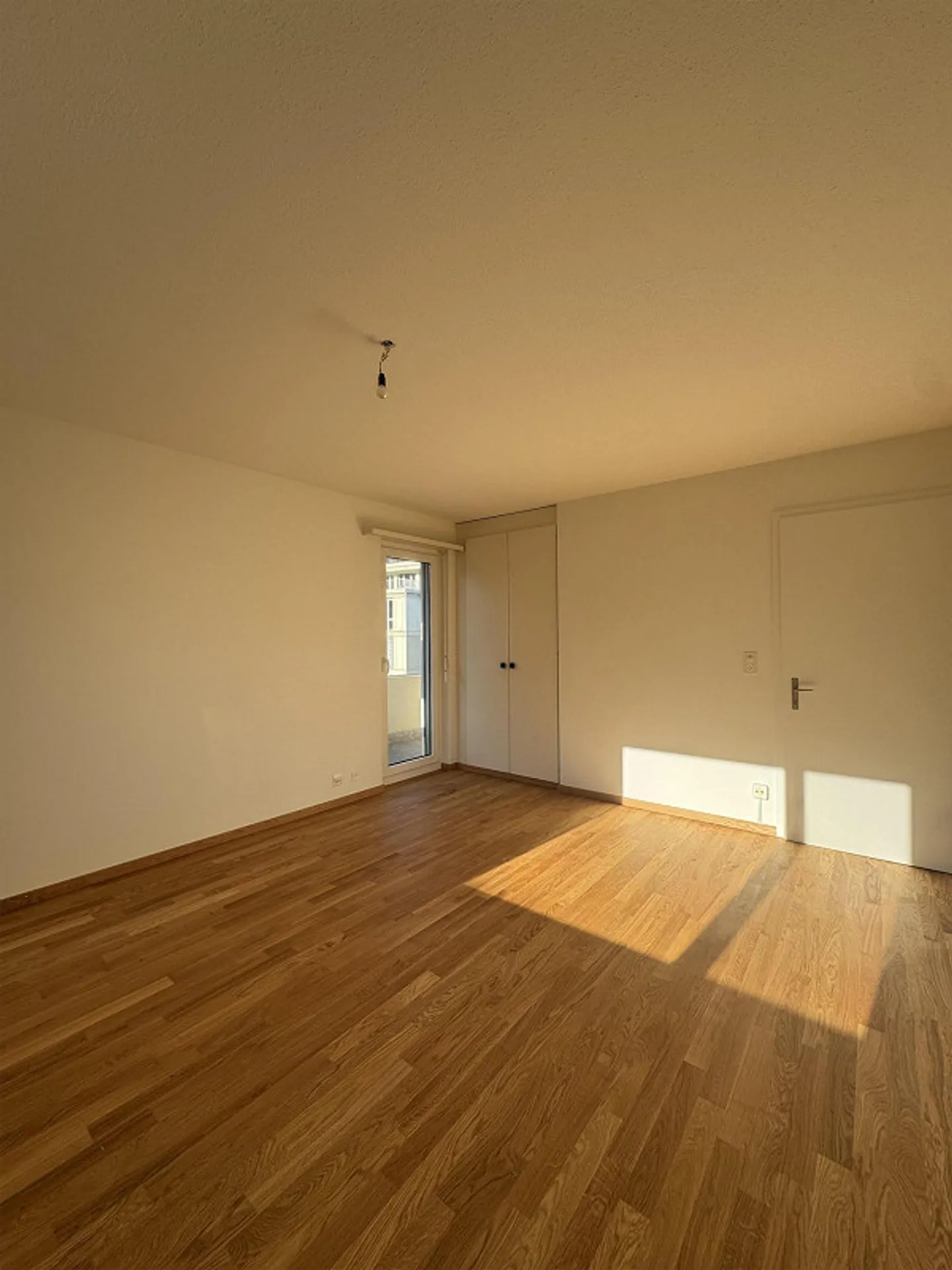 5-room apartment on the top floor with lake and mountain views - Photo 10 of 17