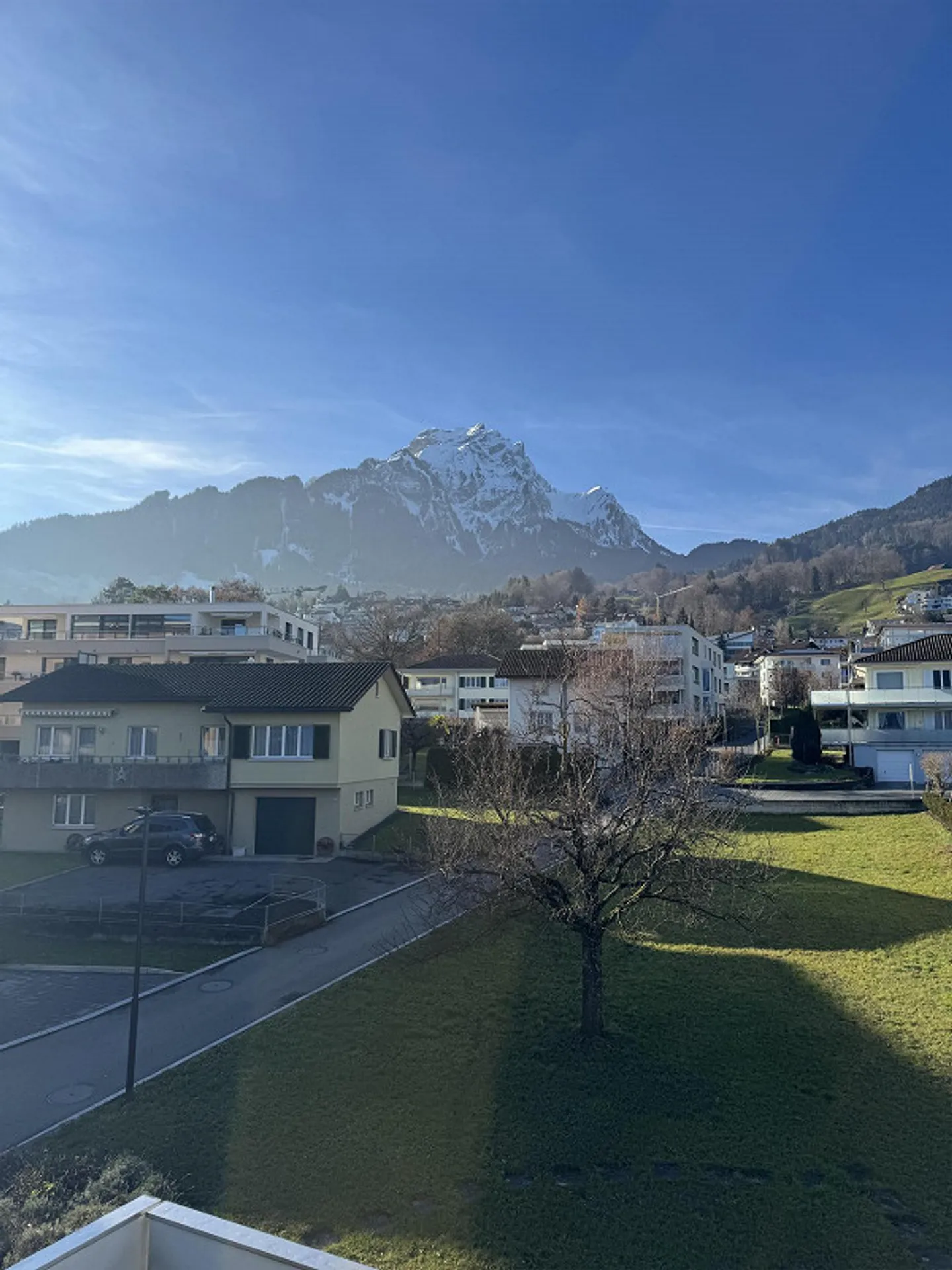 5-room apartment on the top floor with lake and mountain views - Photo 15 of 17