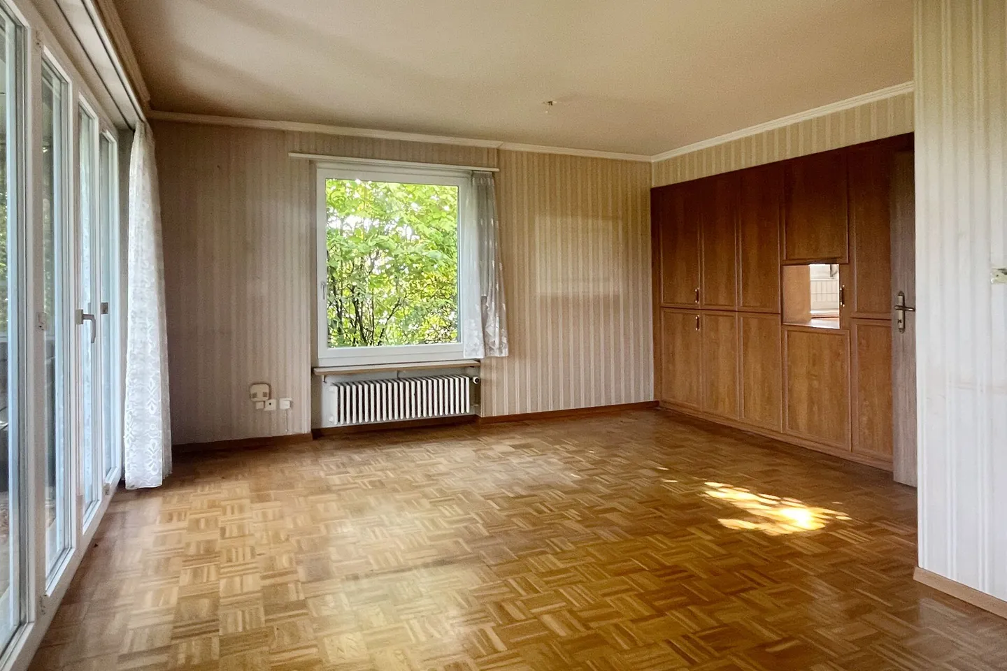 Einfamilienhaus mit Garten in einem ruhigen Quartier - Foto 3 di 12