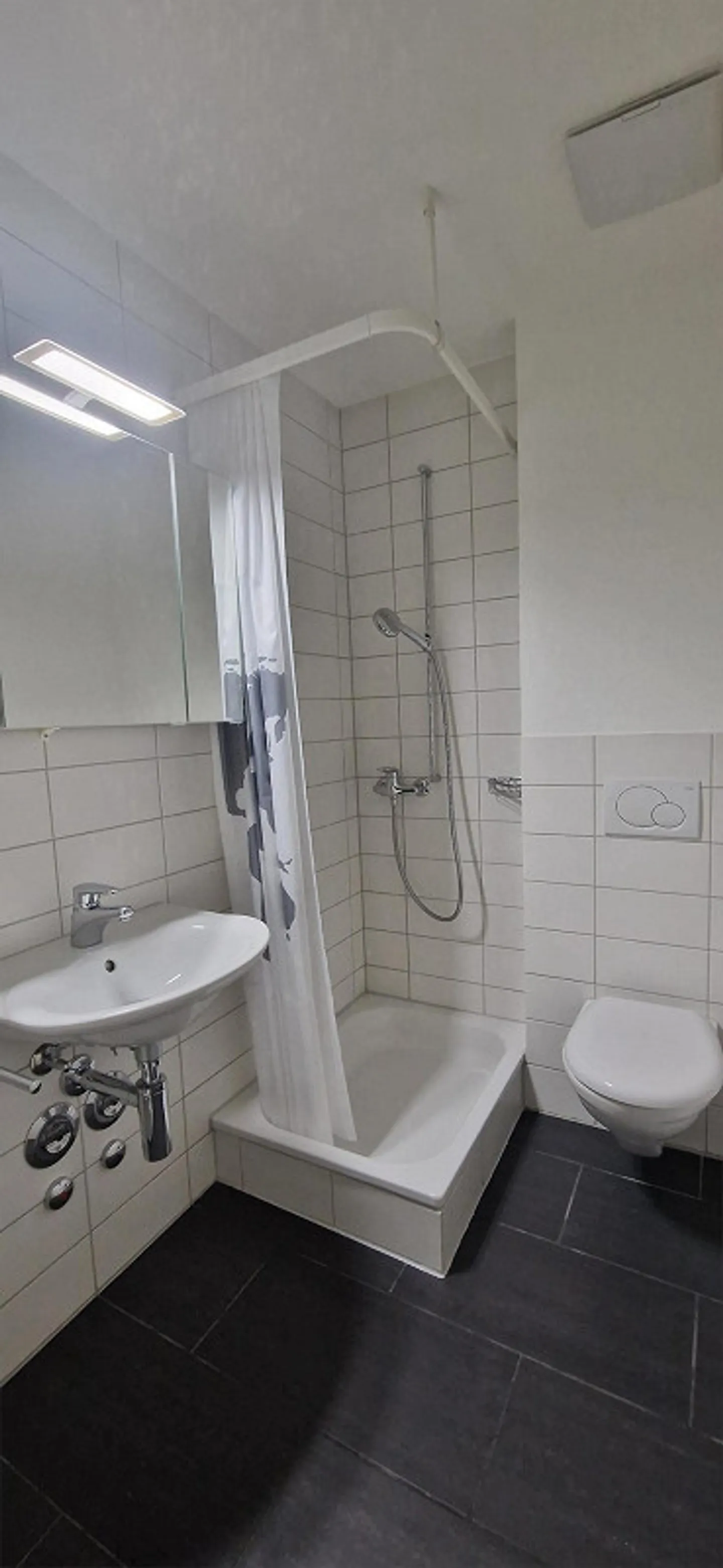 Well-maintained 1-room apartment in an interesting location - Photo 2 of 6