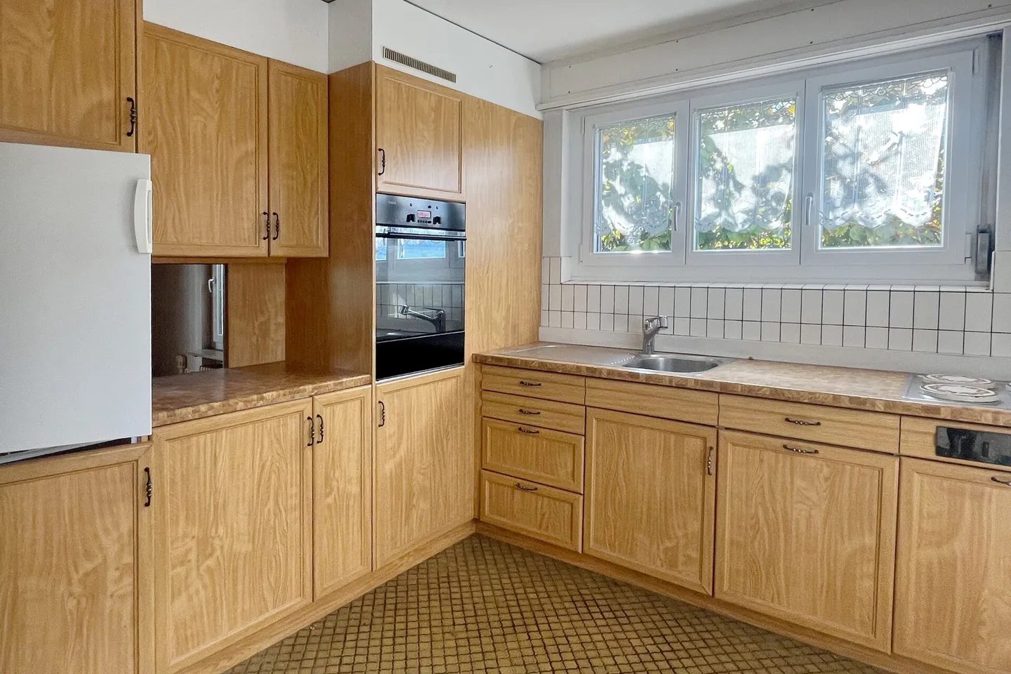 Einfamilienhaus mit Garten in einem ruhigen Quartier - Foto 4 di 12