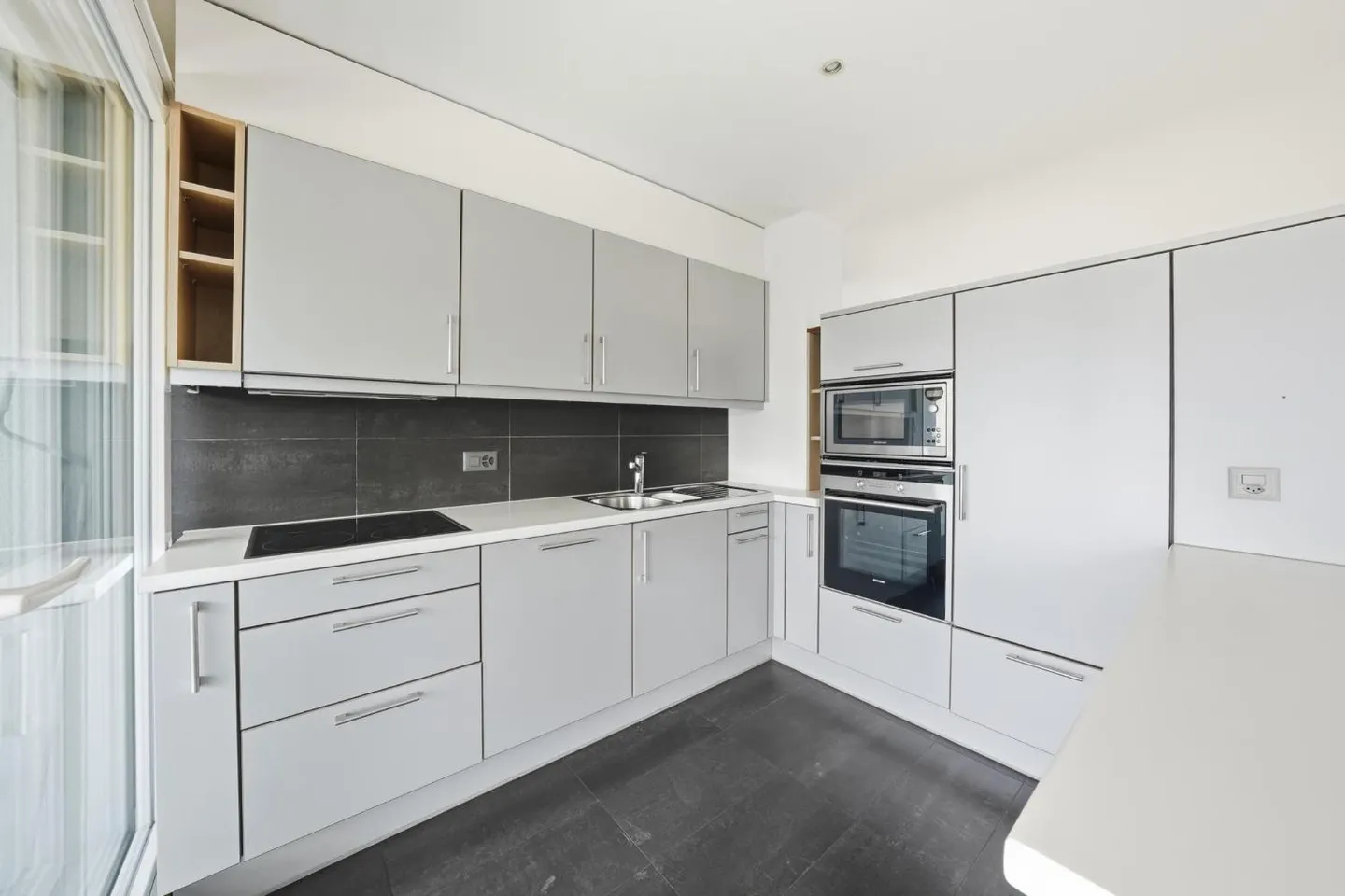 Appartement lumineux 4.5 pièces - Photo 2 sur 10