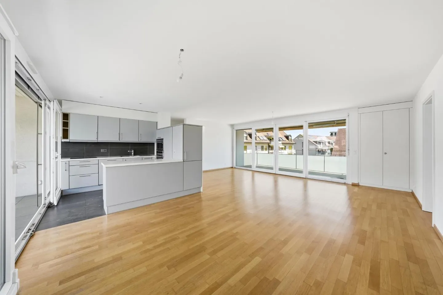 Appartement lumineux 4.5 pièces - Photo 3 sur 10