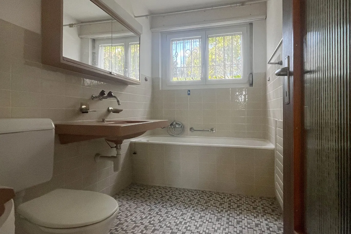 Einfamilienhaus mit Garten in einem ruhigen Quartier - Foto 7 di 12