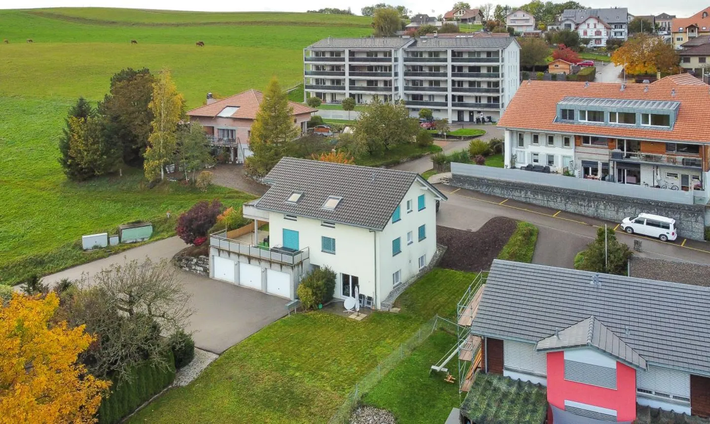 Contemporary income-generating building consisting of 3 apartments - Photo 2 of 13