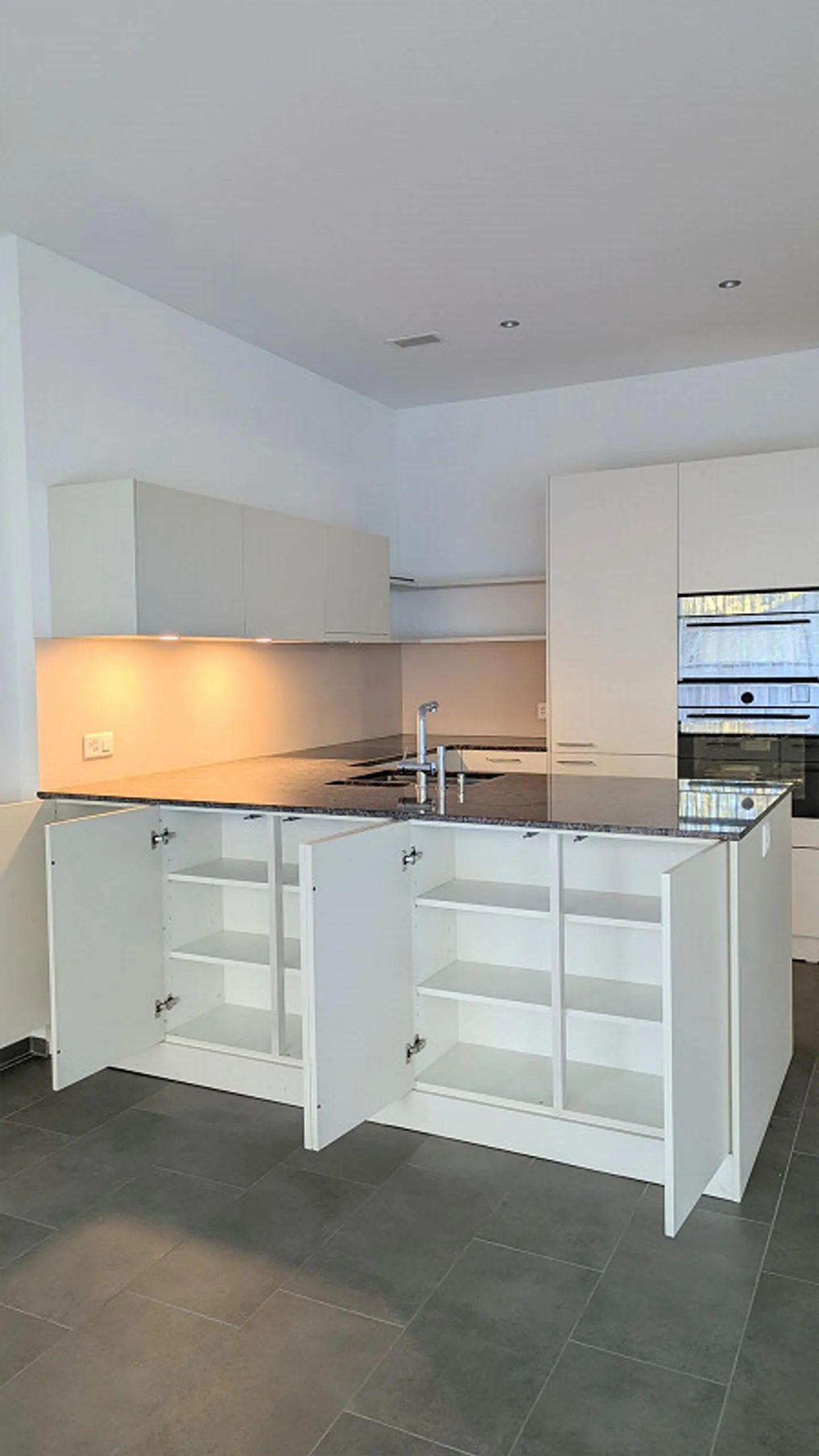 Appartement moderne, haut standard, sans seuil et adapté aux animaux! - Photo 4 sur 16