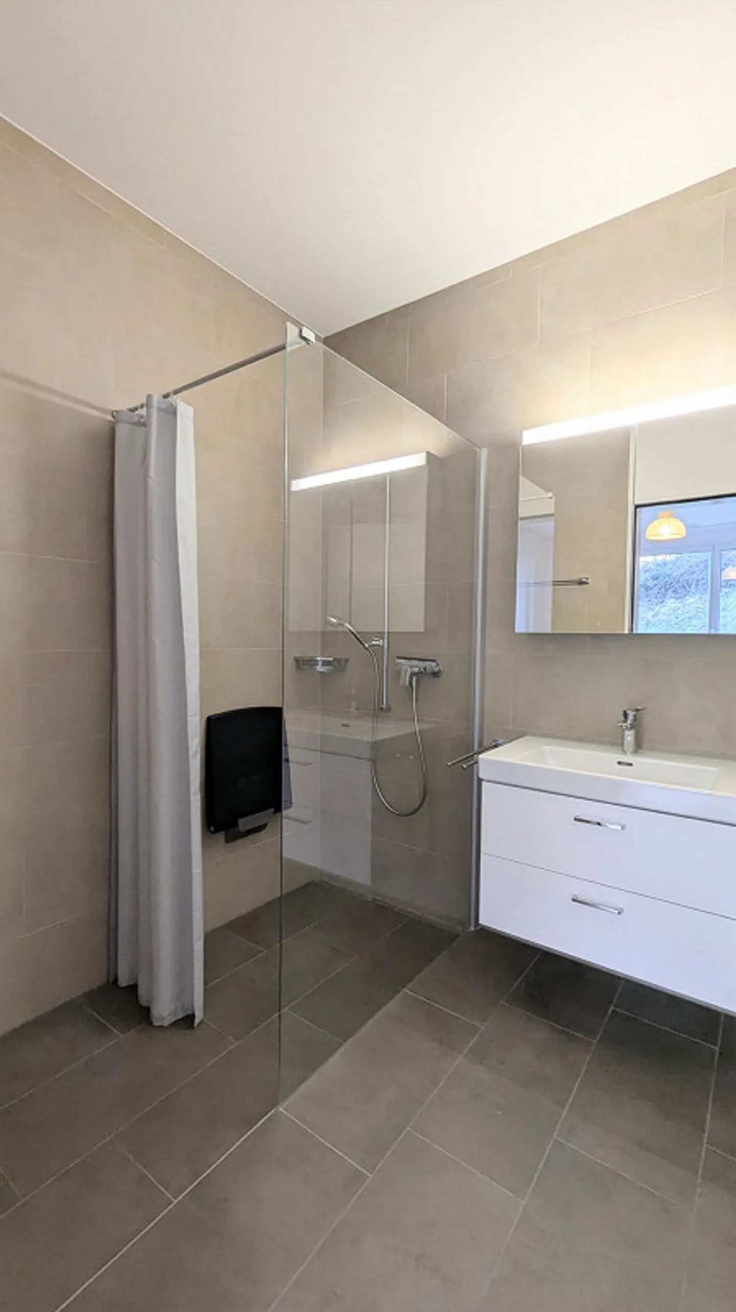 Appartement moderne, haut standard, sans seuil et adapté aux animaux! - Photo 9 sur 16