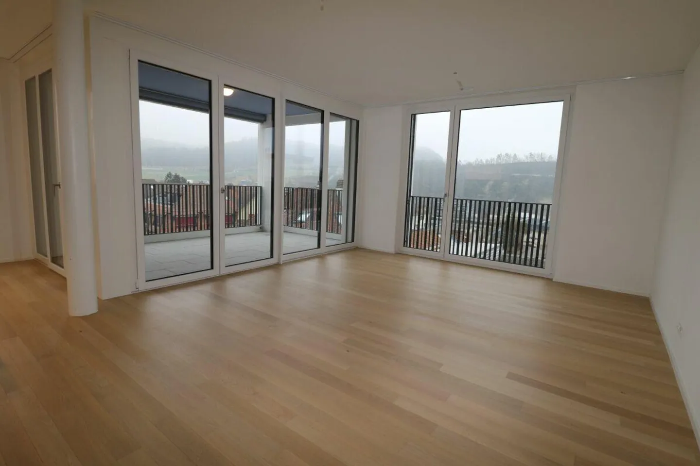 Modern 2.5-room apartment in Neuhausen - Photo 3 of 7