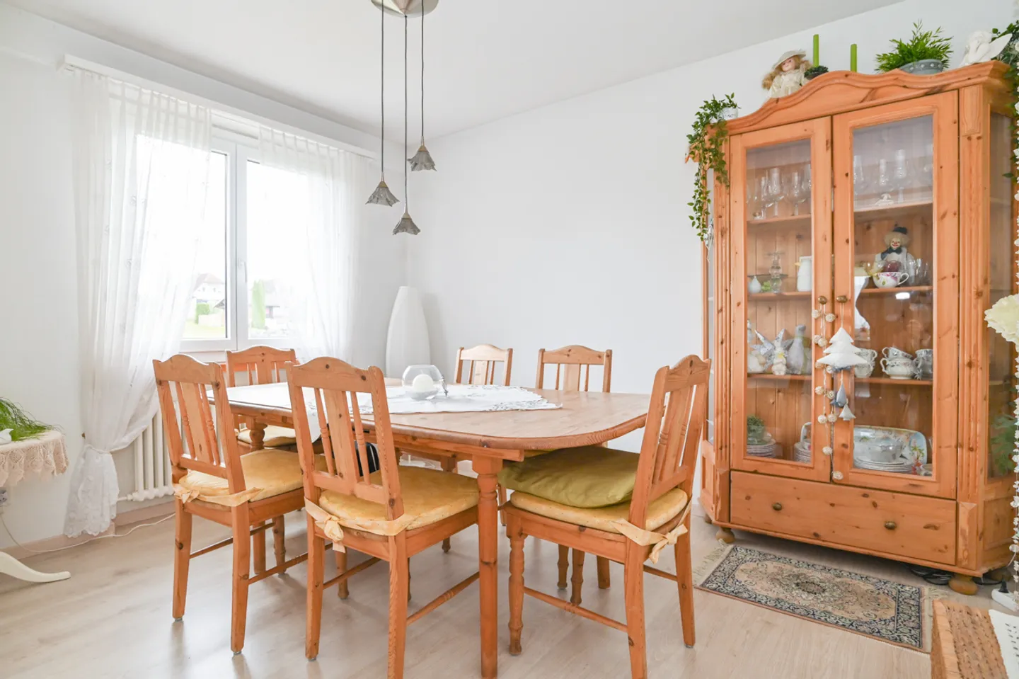 Casa a schiera di 5 vani in posizione tranquilla, soleggiata e immersa nella natura con bellissimo giardino - Foto 8 di 14