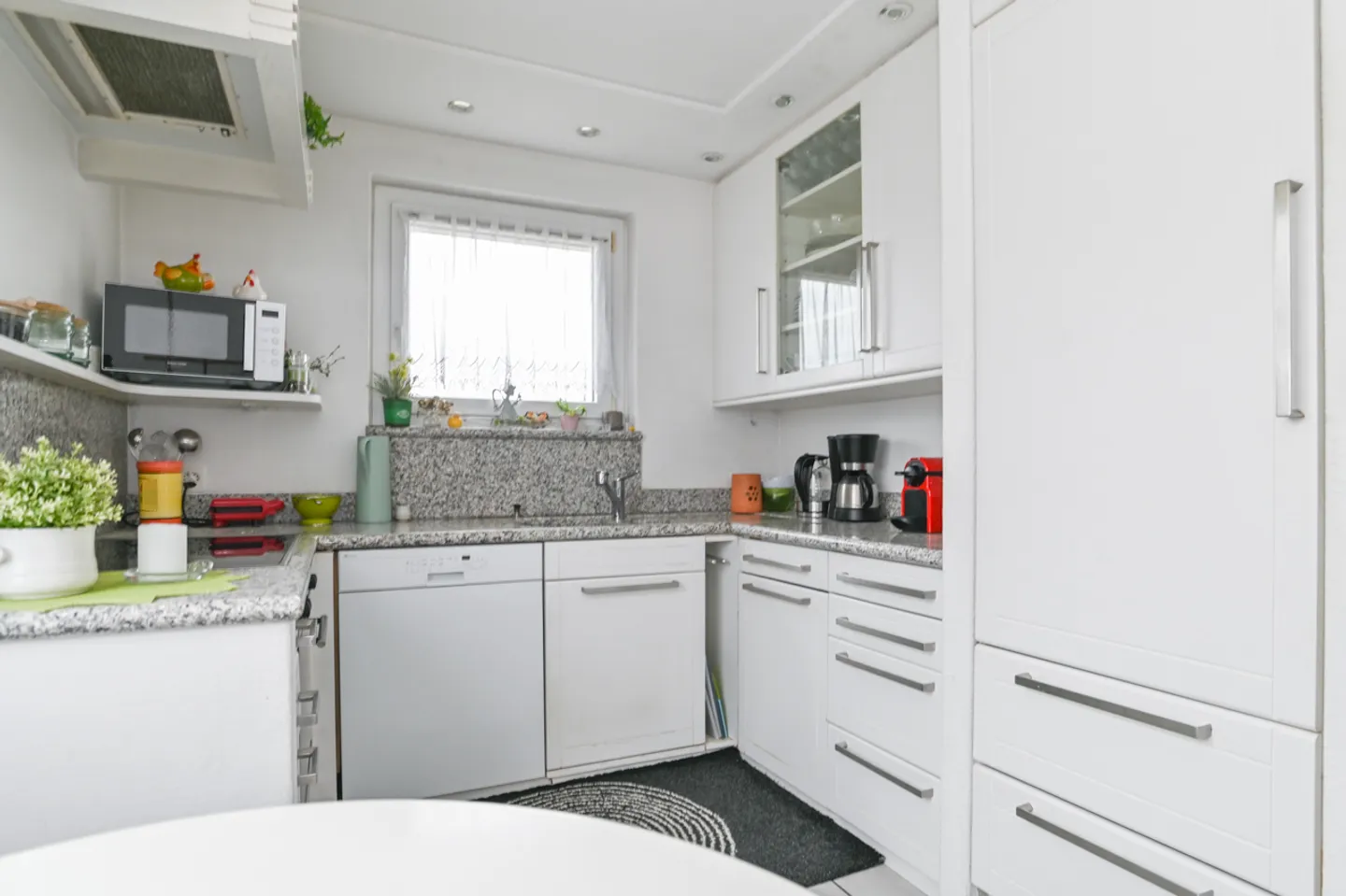 Casa a schiera di 5 vani in posizione tranquilla, soleggiata e immersa nella natura con bellissimo giardino - Foto 9 di 14