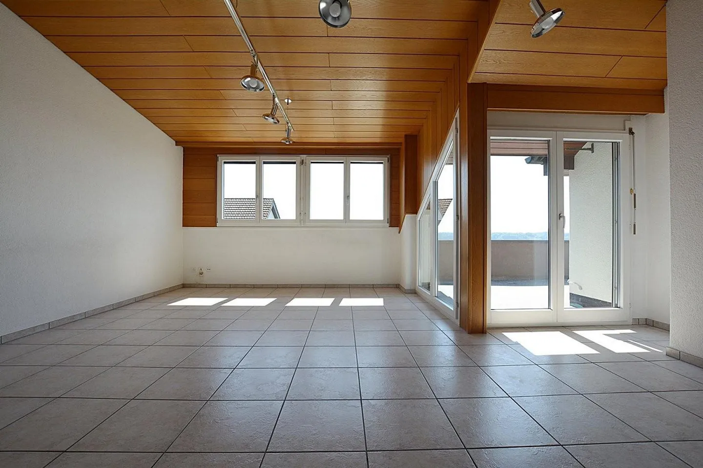 Jewelry! Penthouse with a view of Bremgarten - Photo 1 of 8
