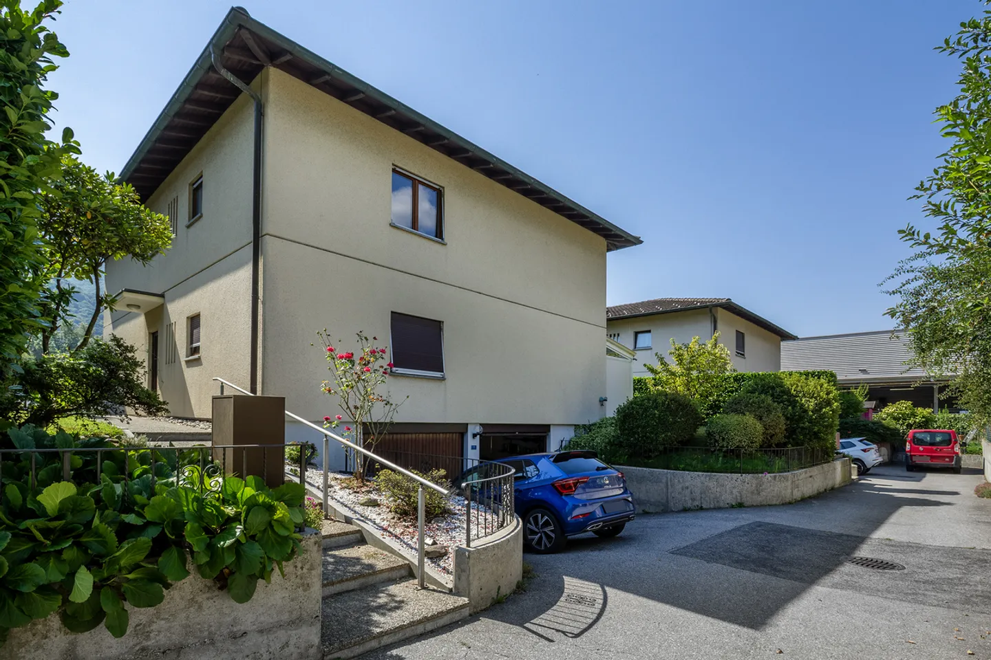 Apartment in a two-family house with garden - Photo 1 of 13