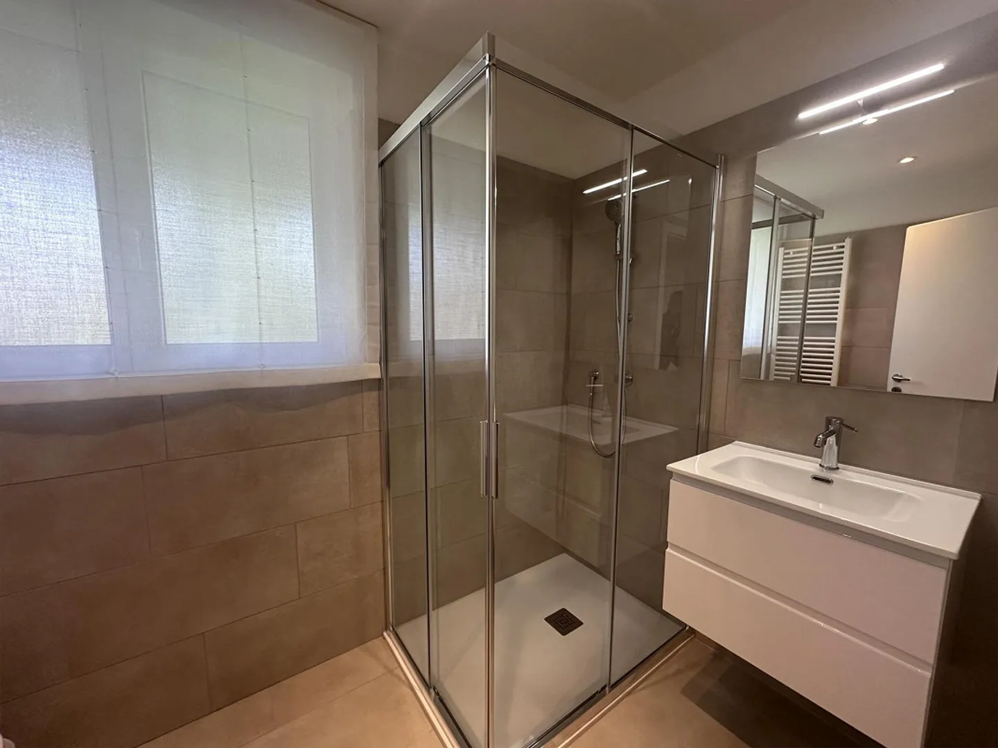 Modernes Apartment mit Terrasse - Foto 8 von 13