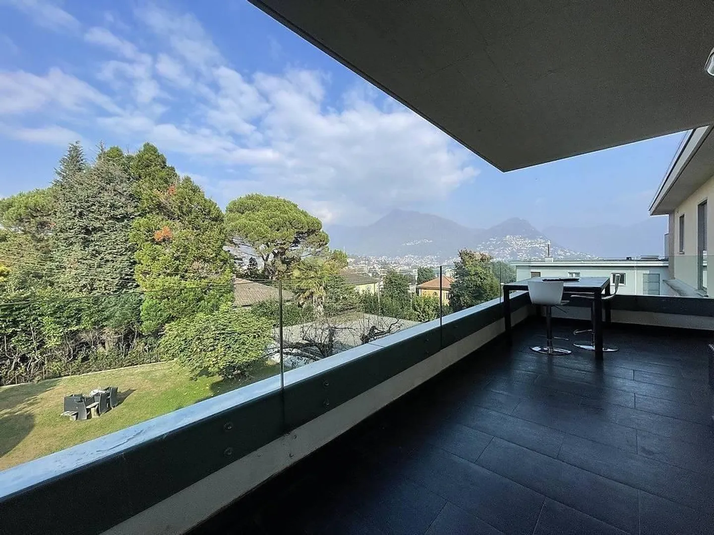 Modernes Apartment mit Terrasse - Foto 9 von 13