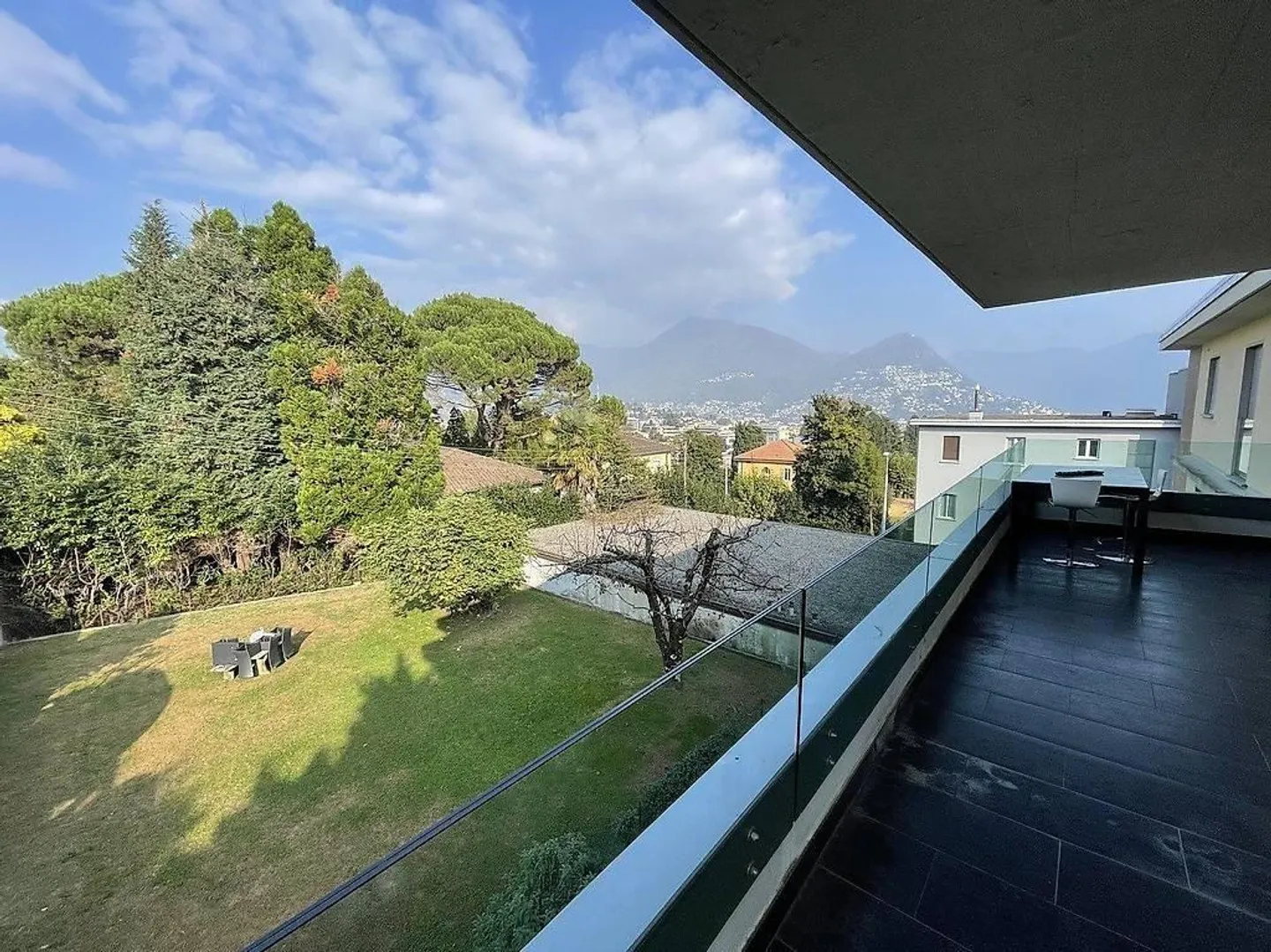 Modernes Apartment mit Terrasse - Foto 10 von 13