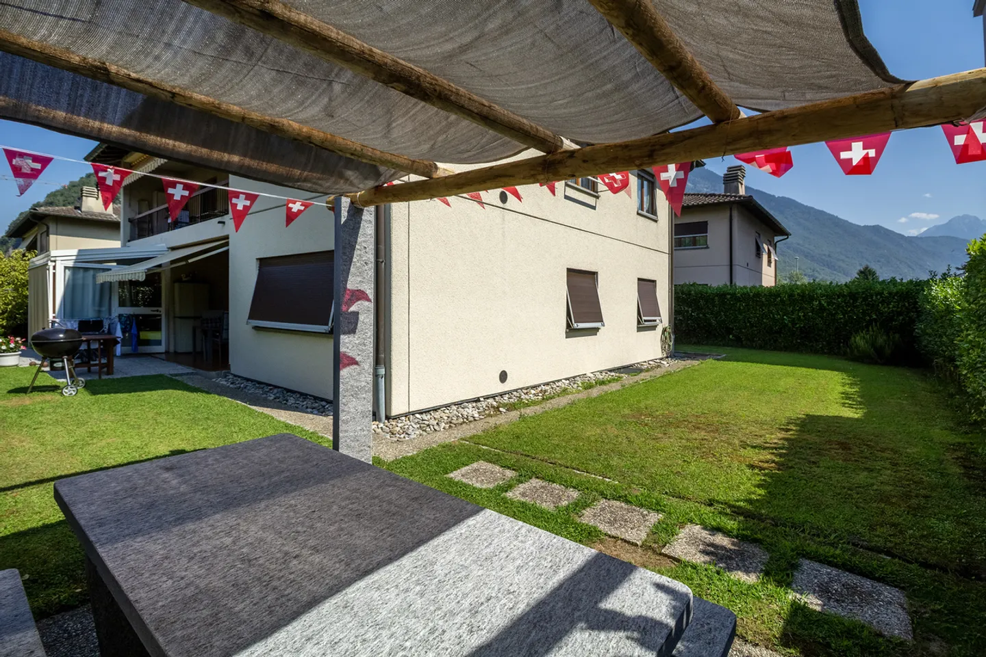 Apartment in a two-family house with garden - Photo 11 of 13