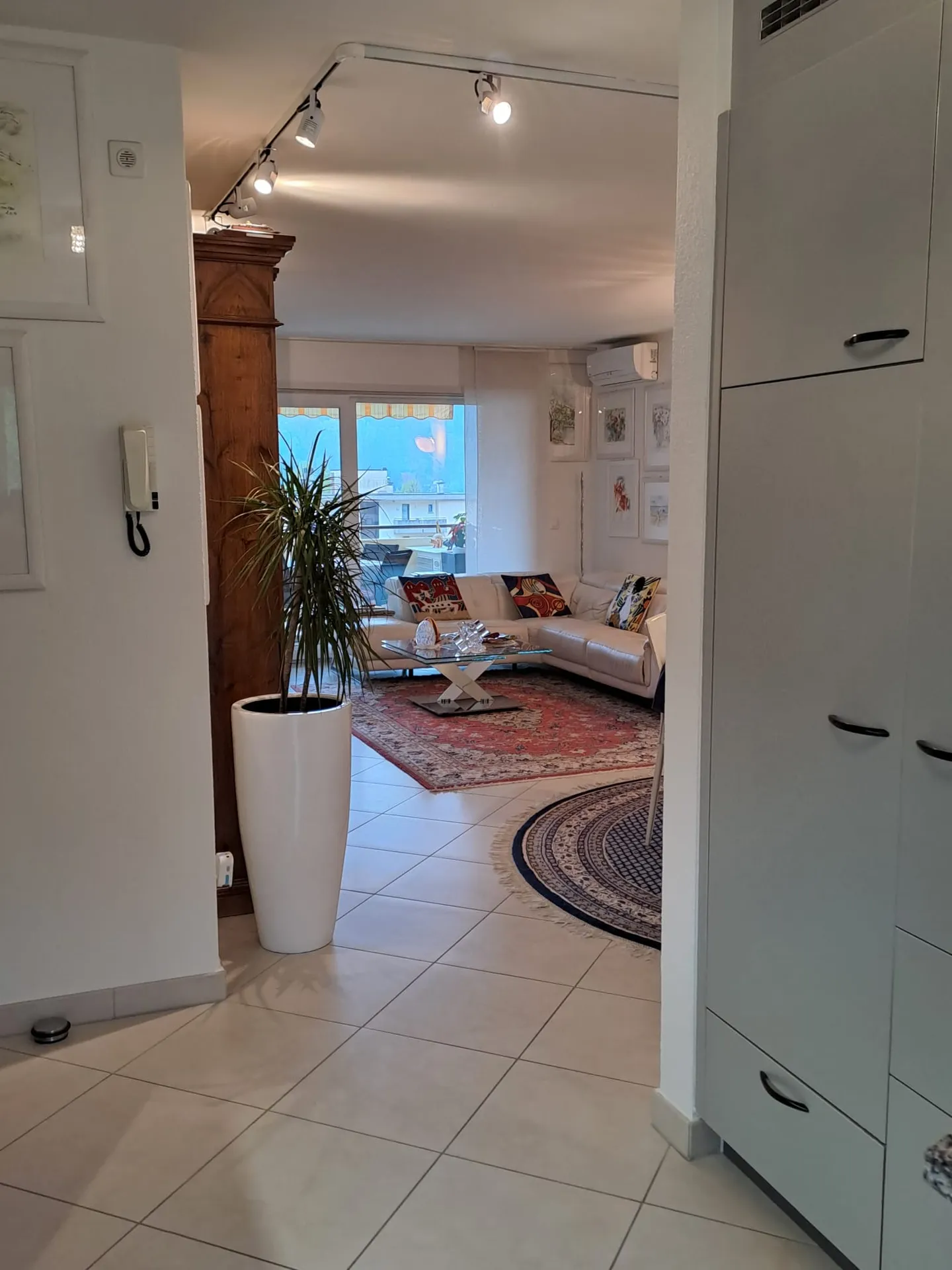 Attic apartment with 4.5 rooms and lake view in Caslano - Photo 1 of 12