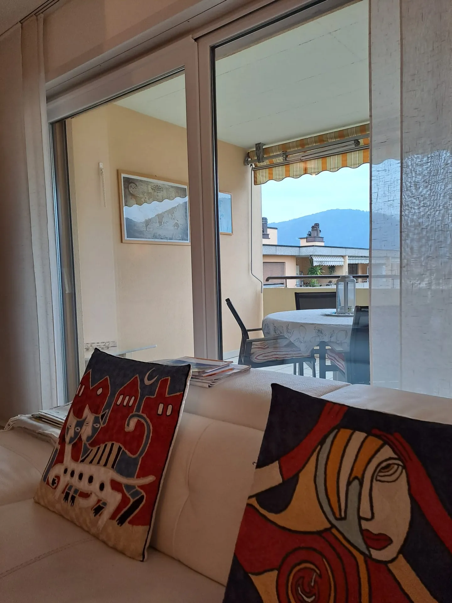 Attic apartment with 4.5 rooms and lake view in Caslano - Photo 2 of 12