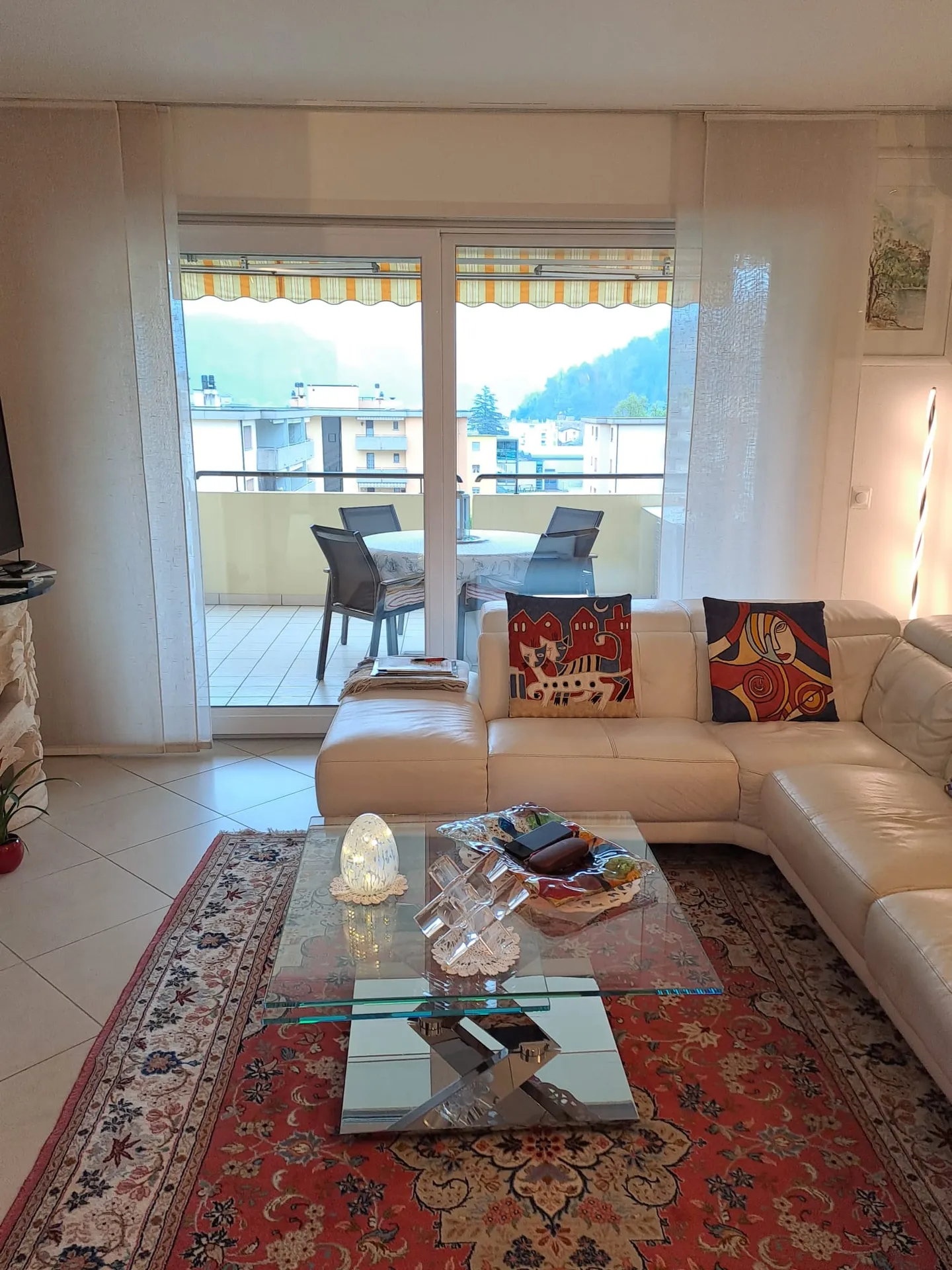Attic apartment with 4.5 rooms and lake view in Caslano - Photo 3 of 12