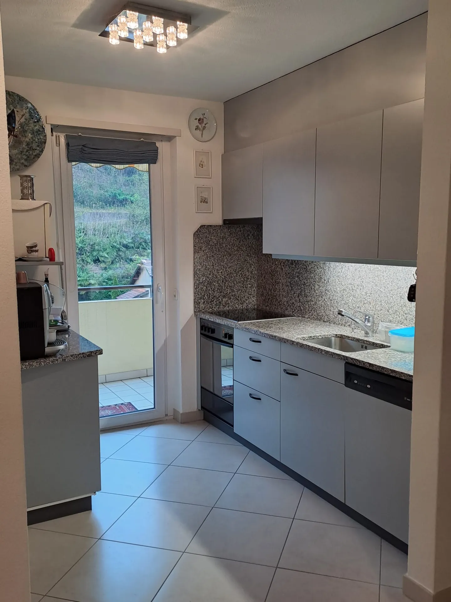 Attic apartment with 4.5 rooms and lake view in Caslano - Photo 9 of 12