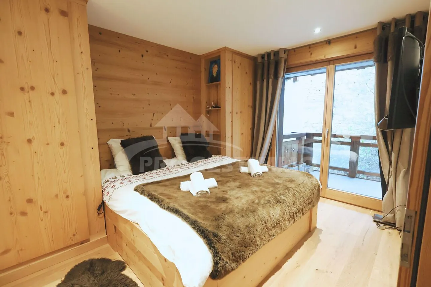 Exceptional Apartment at the Foot of the Slopes - Photo 3 of 12