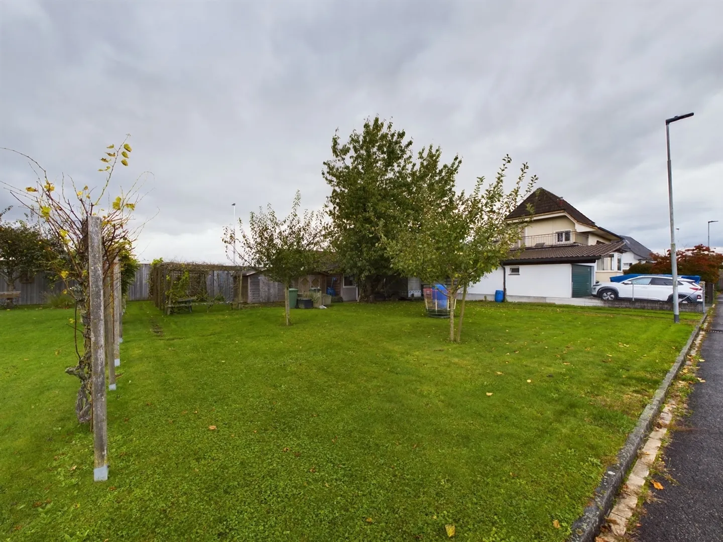 Dreamlike building land in a single-family home neighborhood with a cul-de-sac in Derendingen - Photo 1 of 4