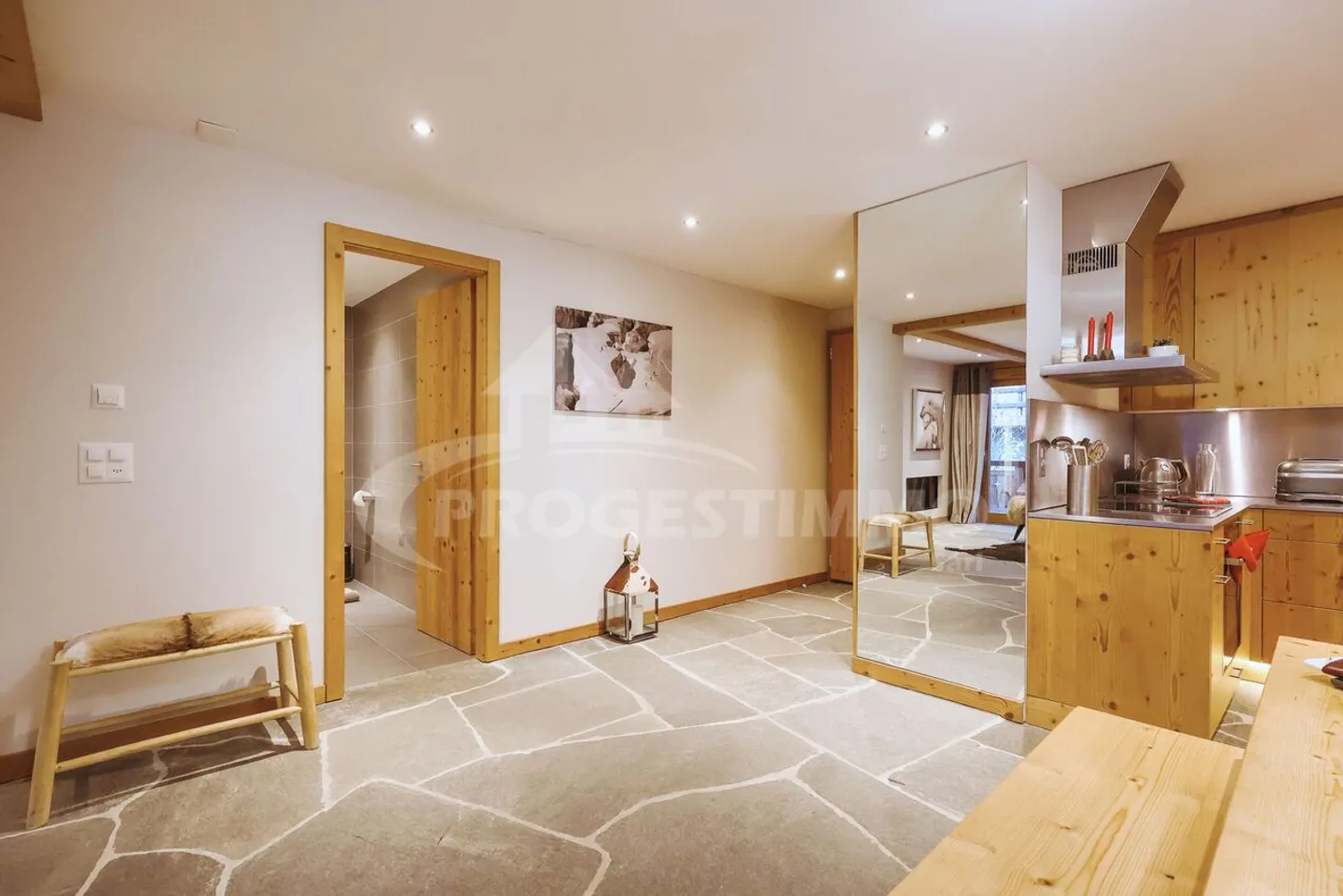 Exceptional Apartment at the Foot of the Slopes - Photo 4 of 12