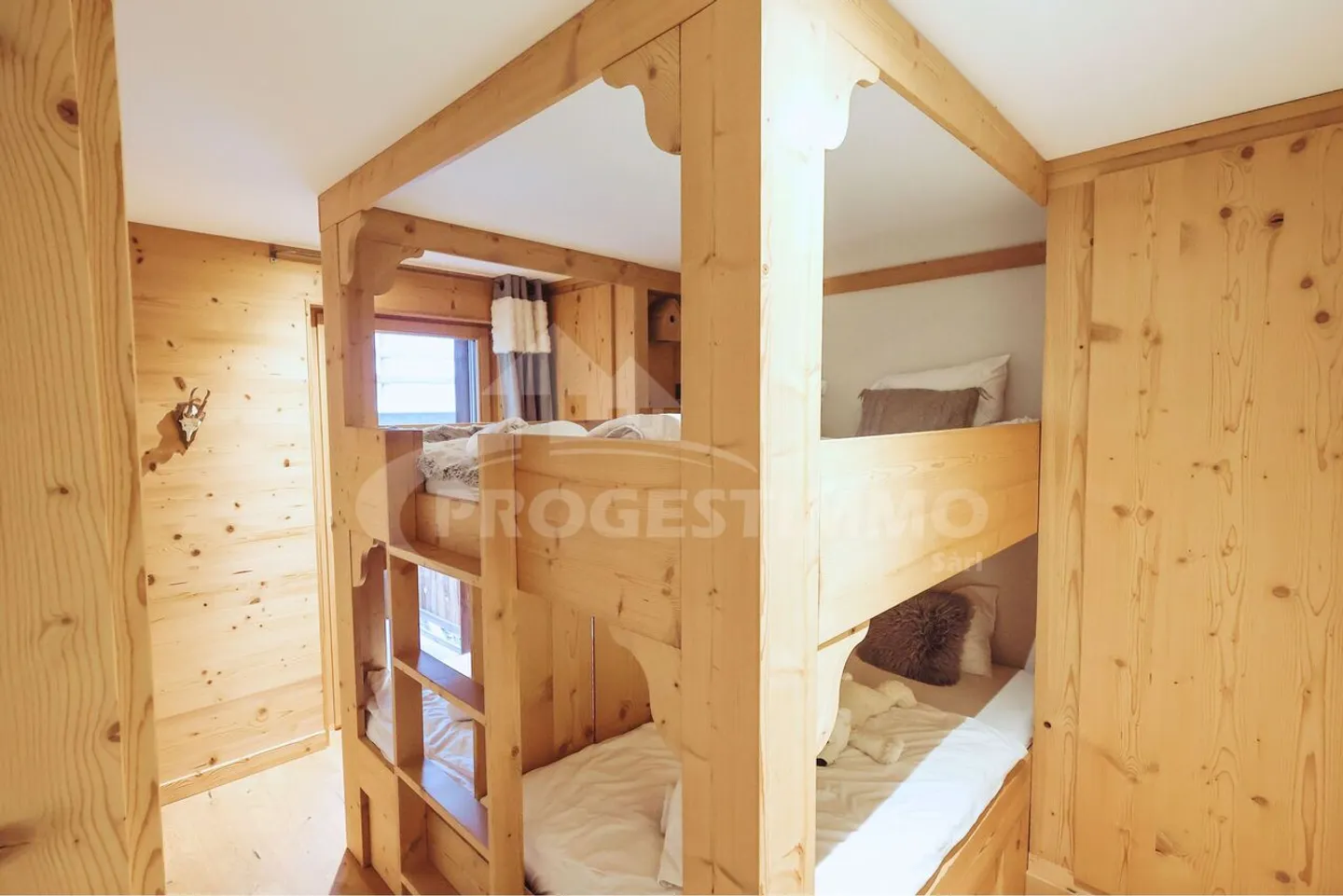 Exceptional Apartment at the Foot of the Slopes - Photo 9 of 12