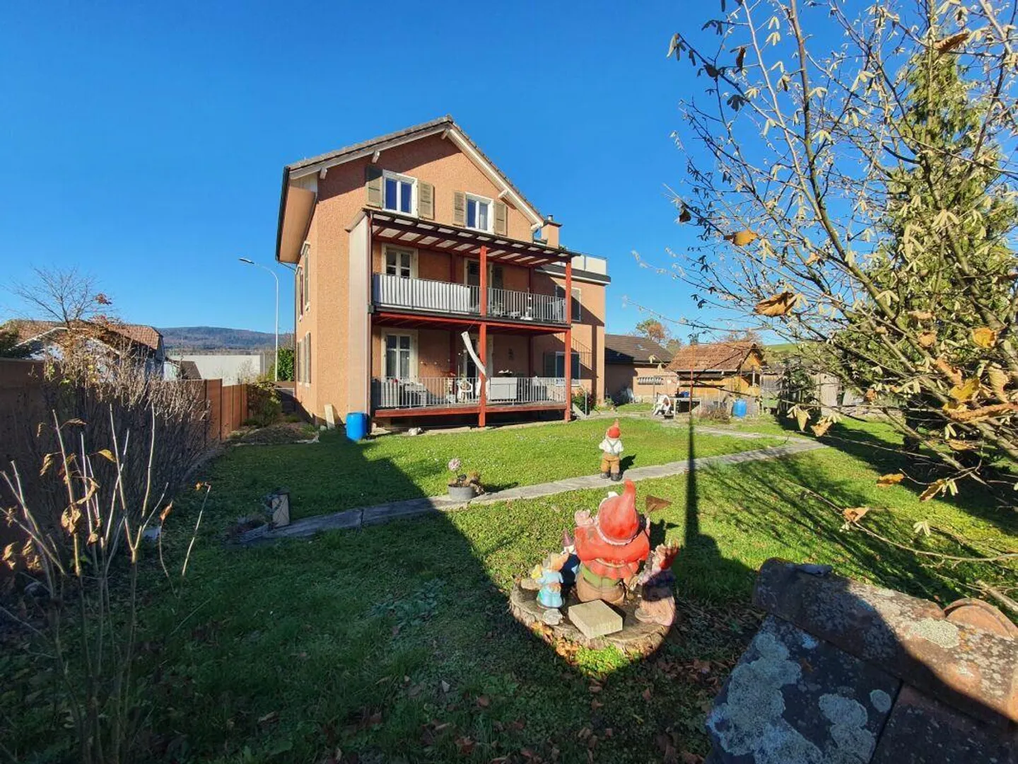 Attractive multi-family house with large plot and valuable development potential - Photo 3 of 11