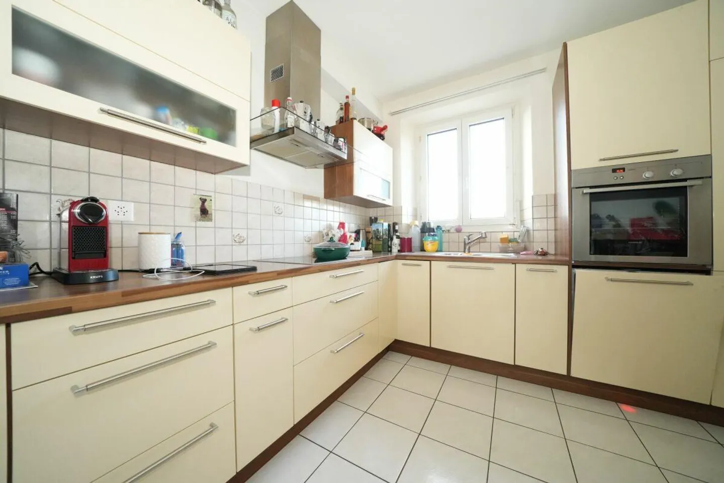 Attractive multi-family house with large plot and valuable development potential - Photo 5 of 11