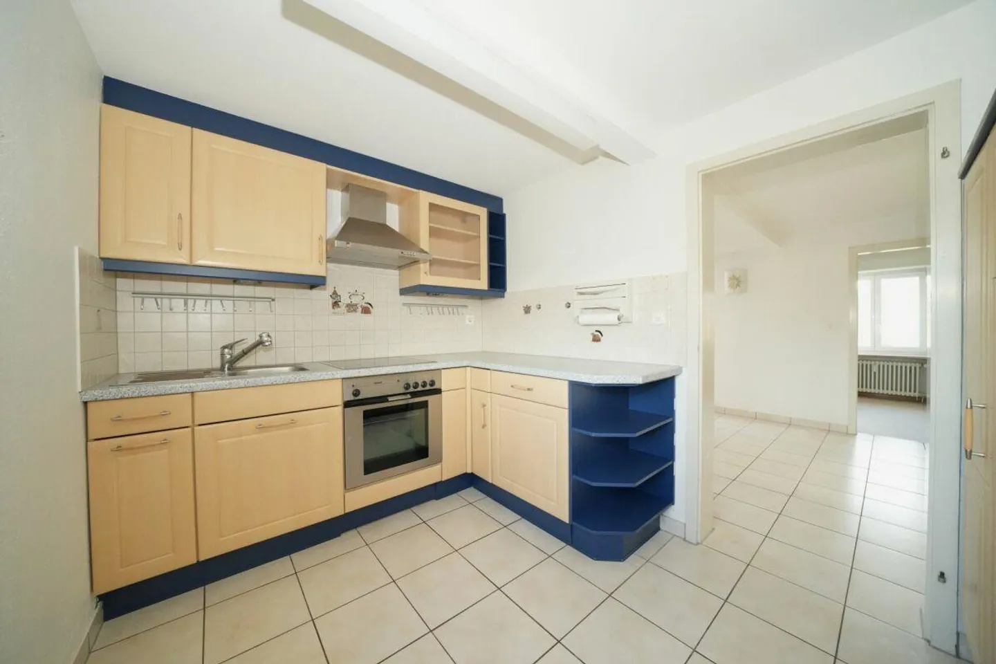 Attractive multi-family house with large plot and valuable development potential - Photo 9 of 11