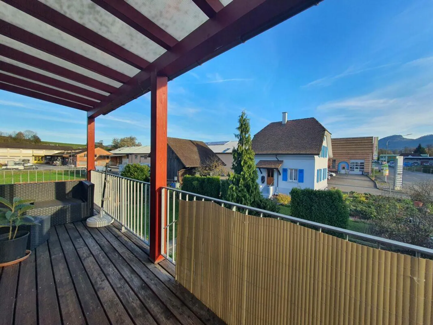 Attractive multi-family house with large plot and valuable development potential - Photo 10 of 11