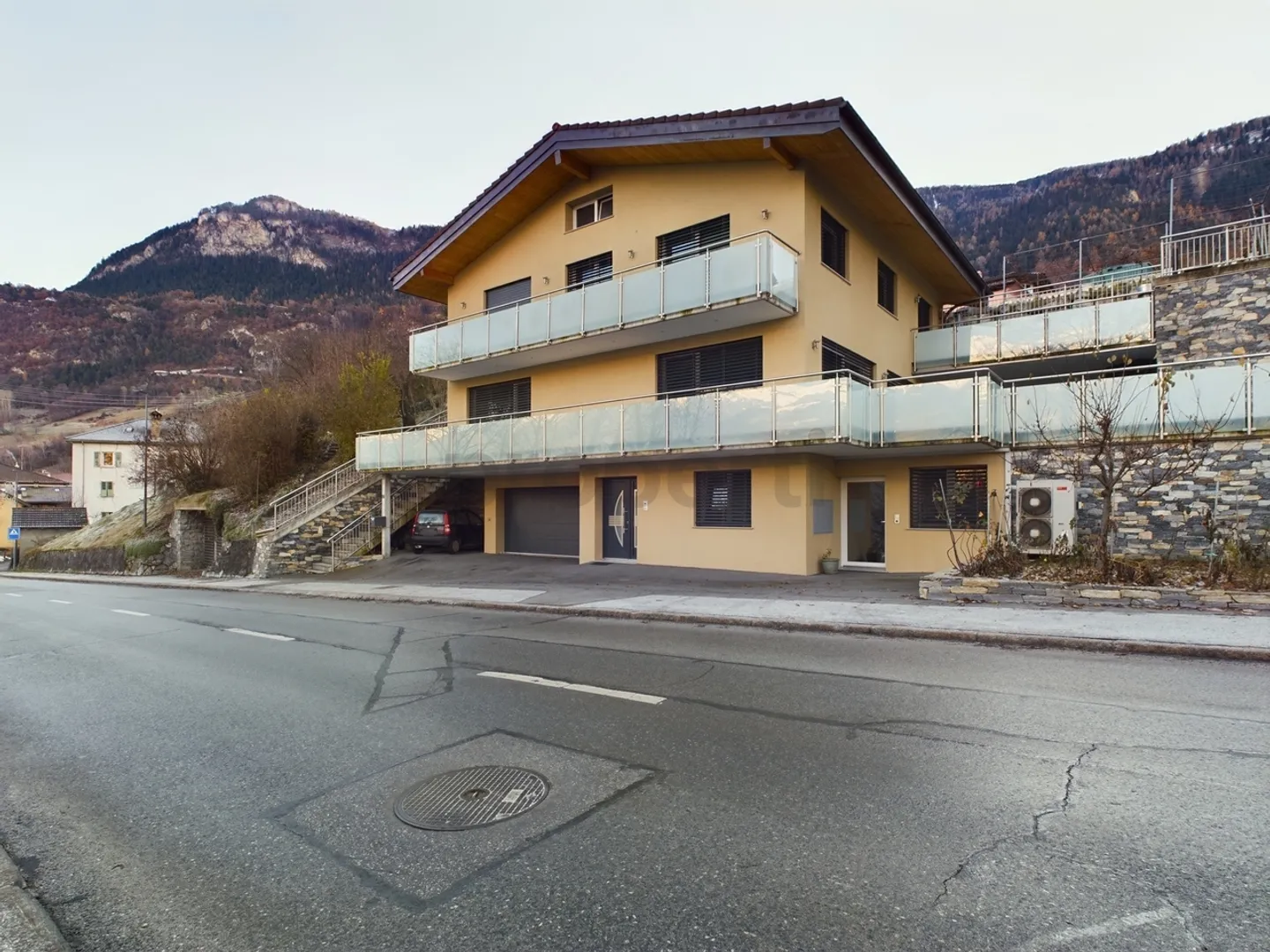 Casa spaziosa e moderna di 8,5 stanze a Chalais - Foto 1 di 13