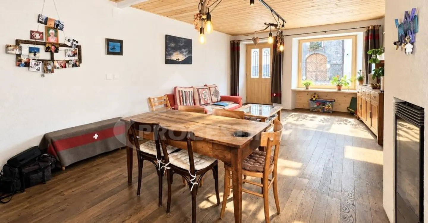 COMFORT E CONVIVIALITÀ CON QUESTA CASA A SCHIERA DI 5,5 STANZE - Foto 1 di 6