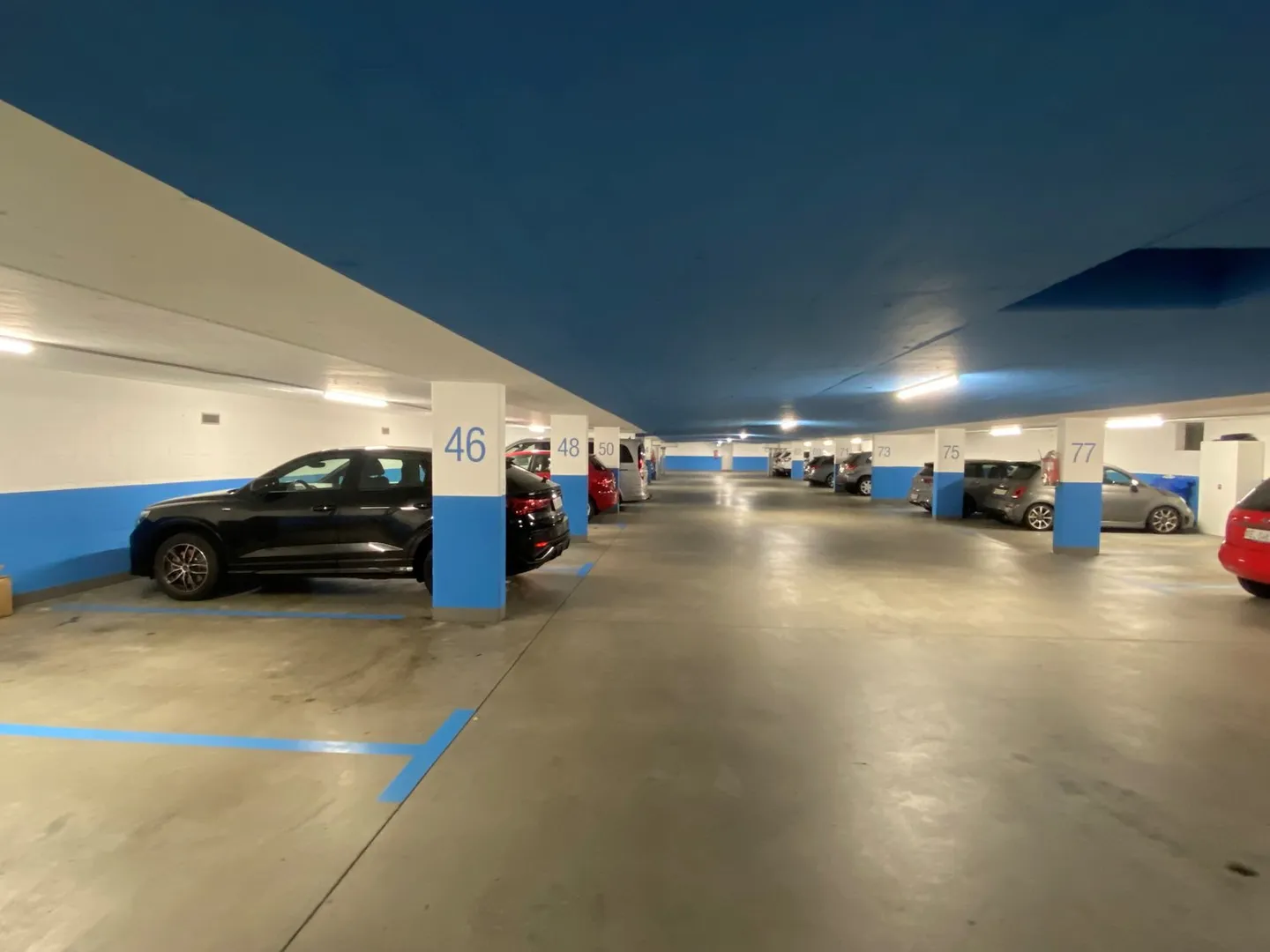 Einstellplatz an zentraler Lage in gepflegter Einstellhalle - Foto 2 von 3