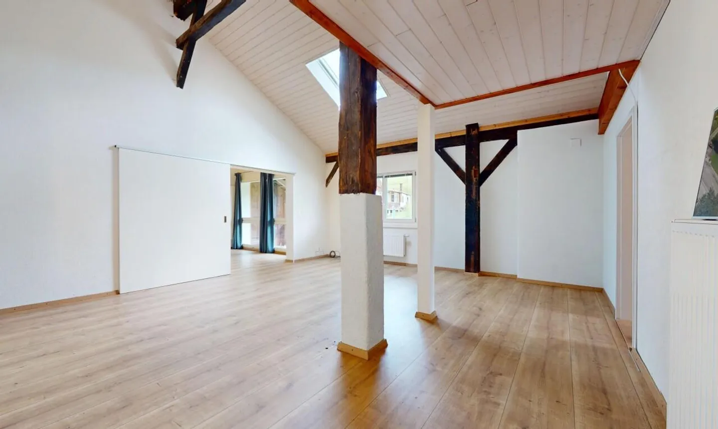 Propriété unique – Espaces spacieux et grand potentiel - Photo 2 sur 11