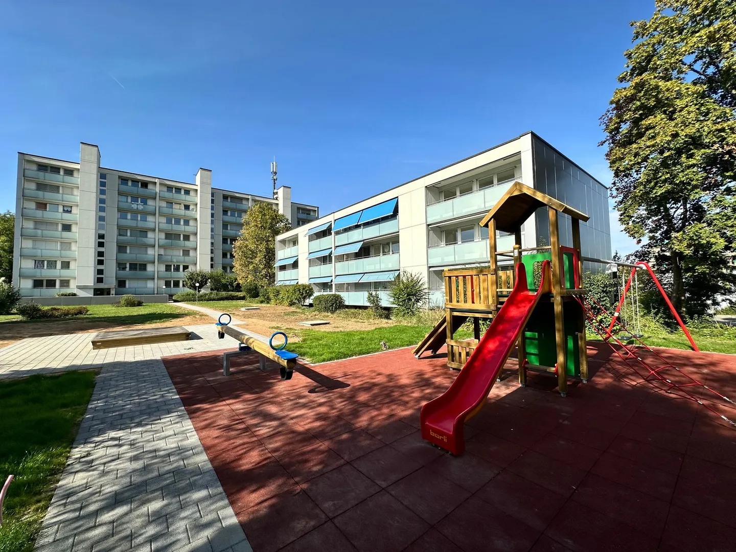 Einstellplatz an zentraler Lage in gepflegter Einstellhalle - Foto 3 von 3