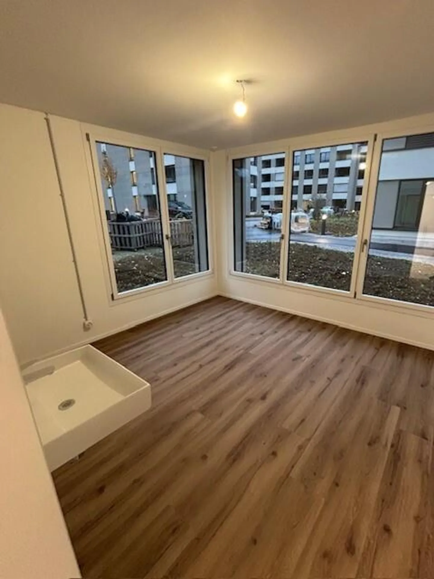 Salle de bricolage avec fenêtre - Photo 3 sur 3