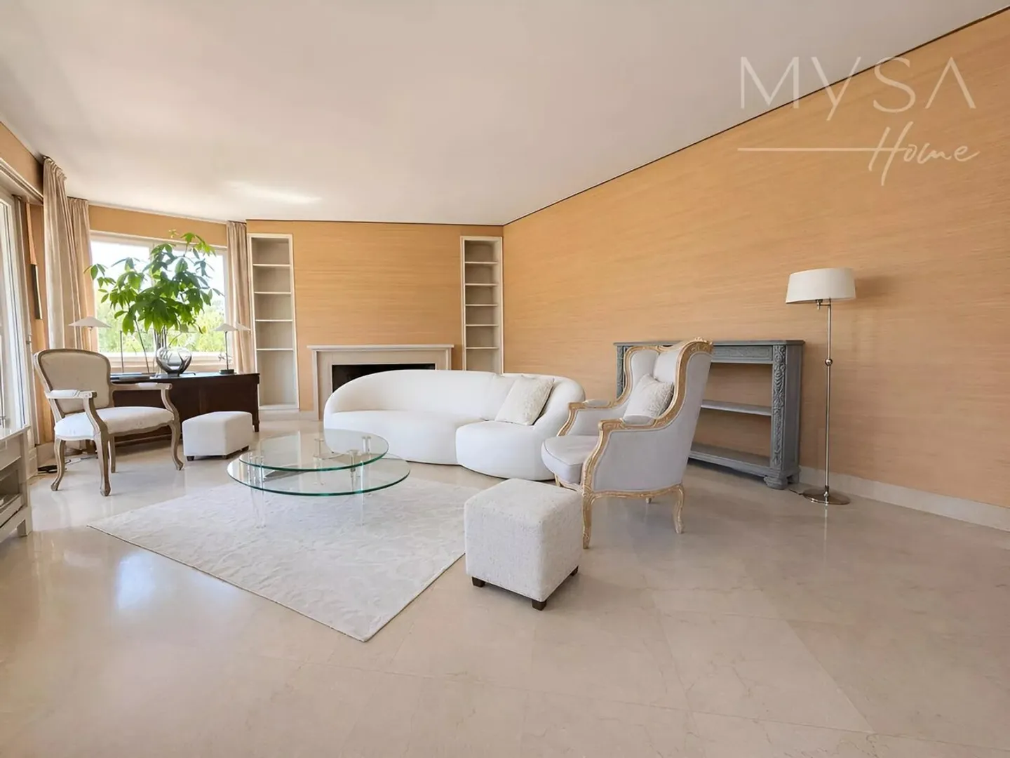 Spacious 6.5-room apartment with mountain view in Sion - Photo 2 of 11