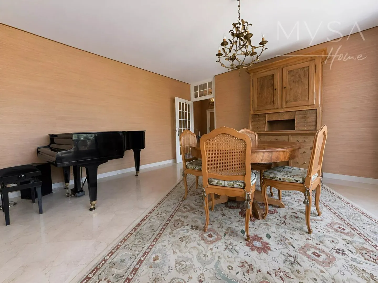Spacious 6.5-room apartment with mountain view in Sion - Photo 3 of 11